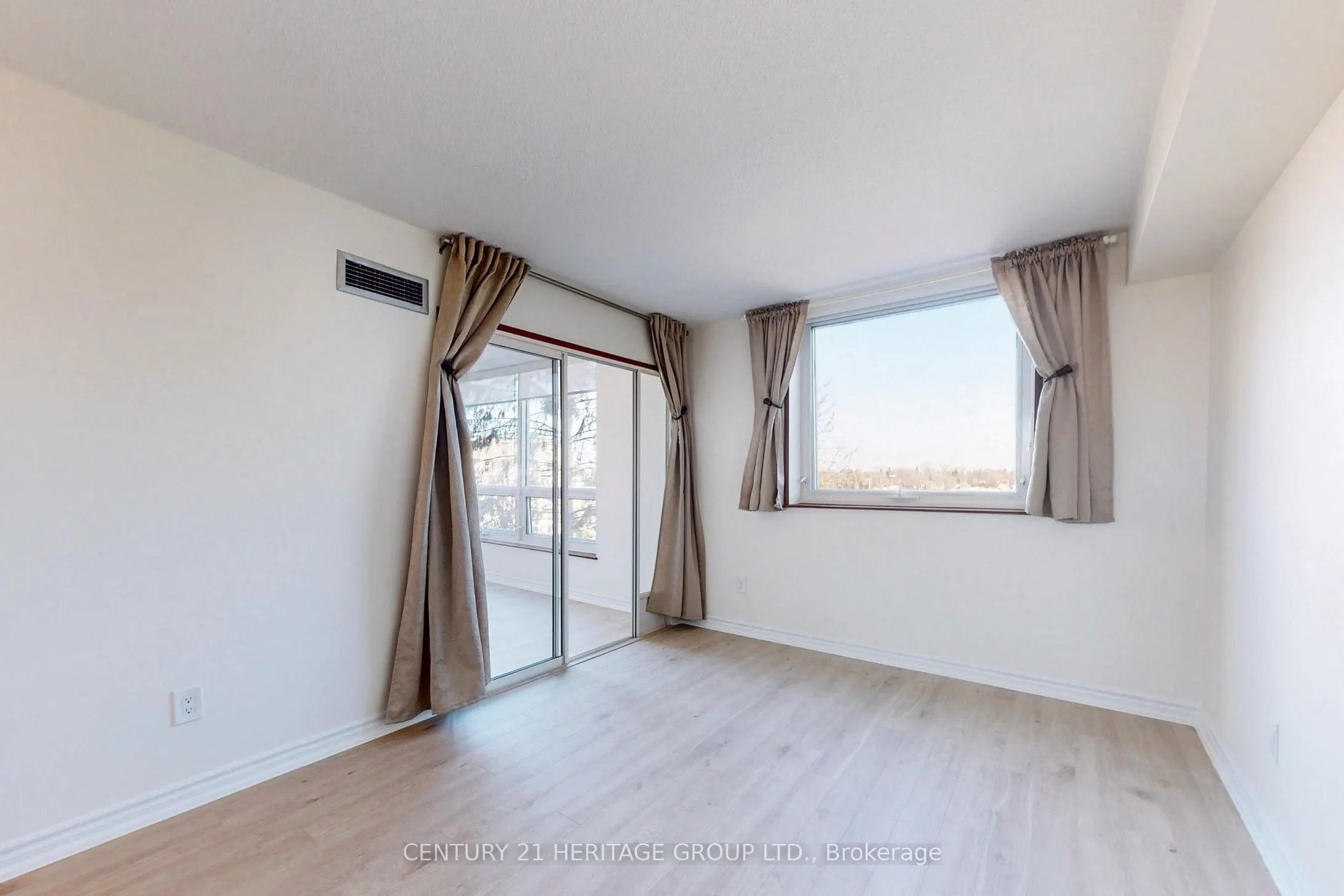 326 Major Mackenzie Drive E, #622
