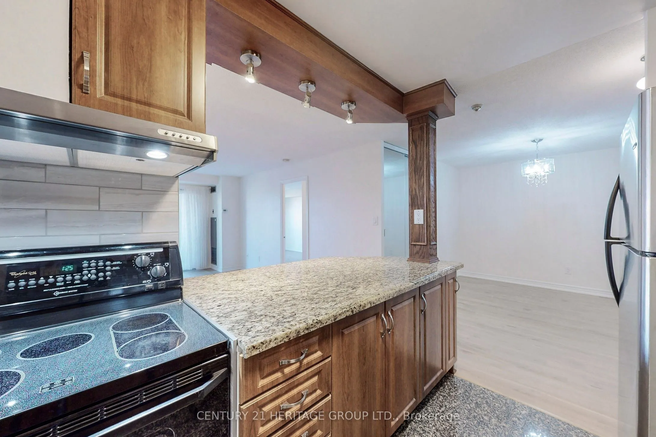 326 Major Mackenzie Drive E, #622