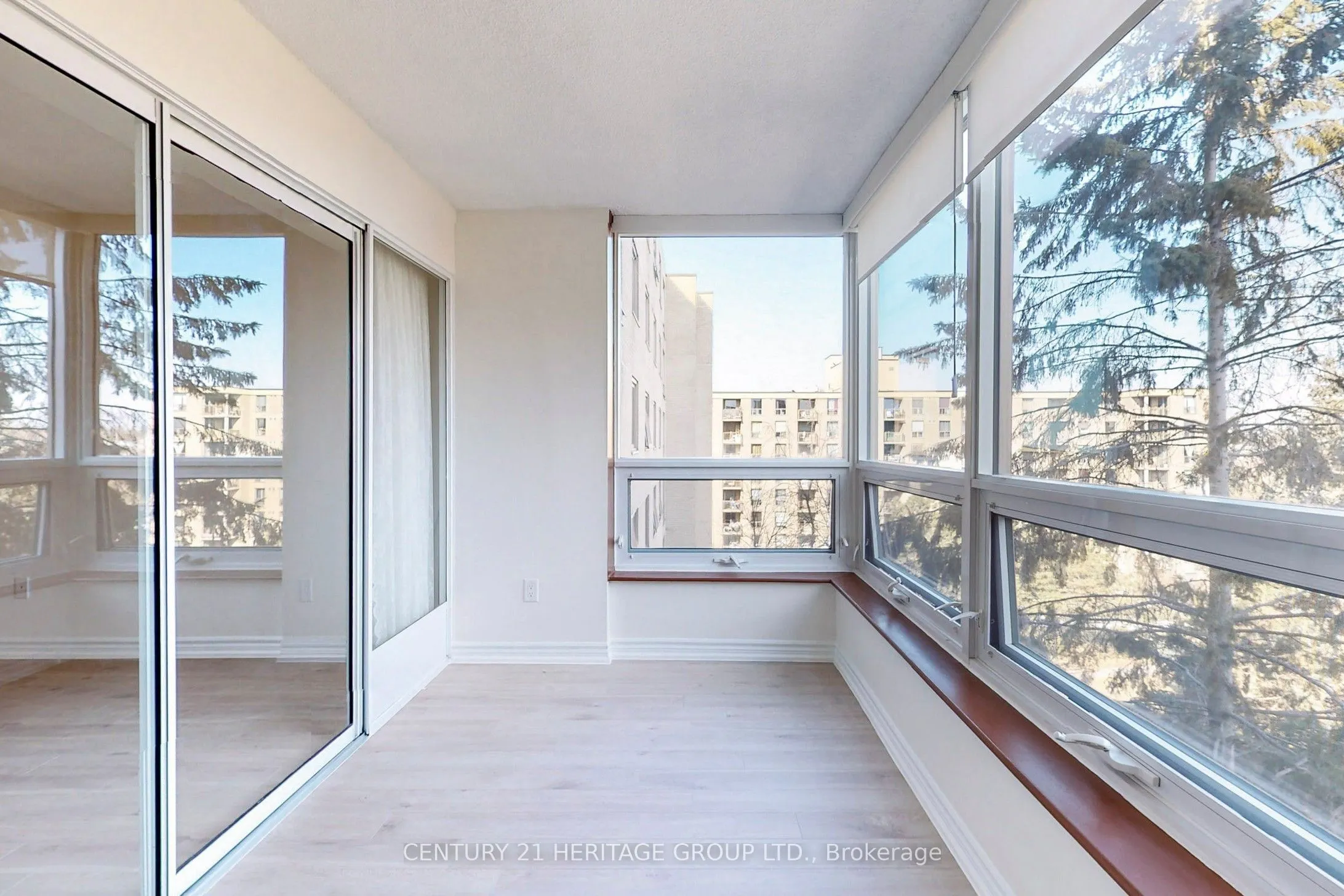326 Major Mackenzie Drive E, #622