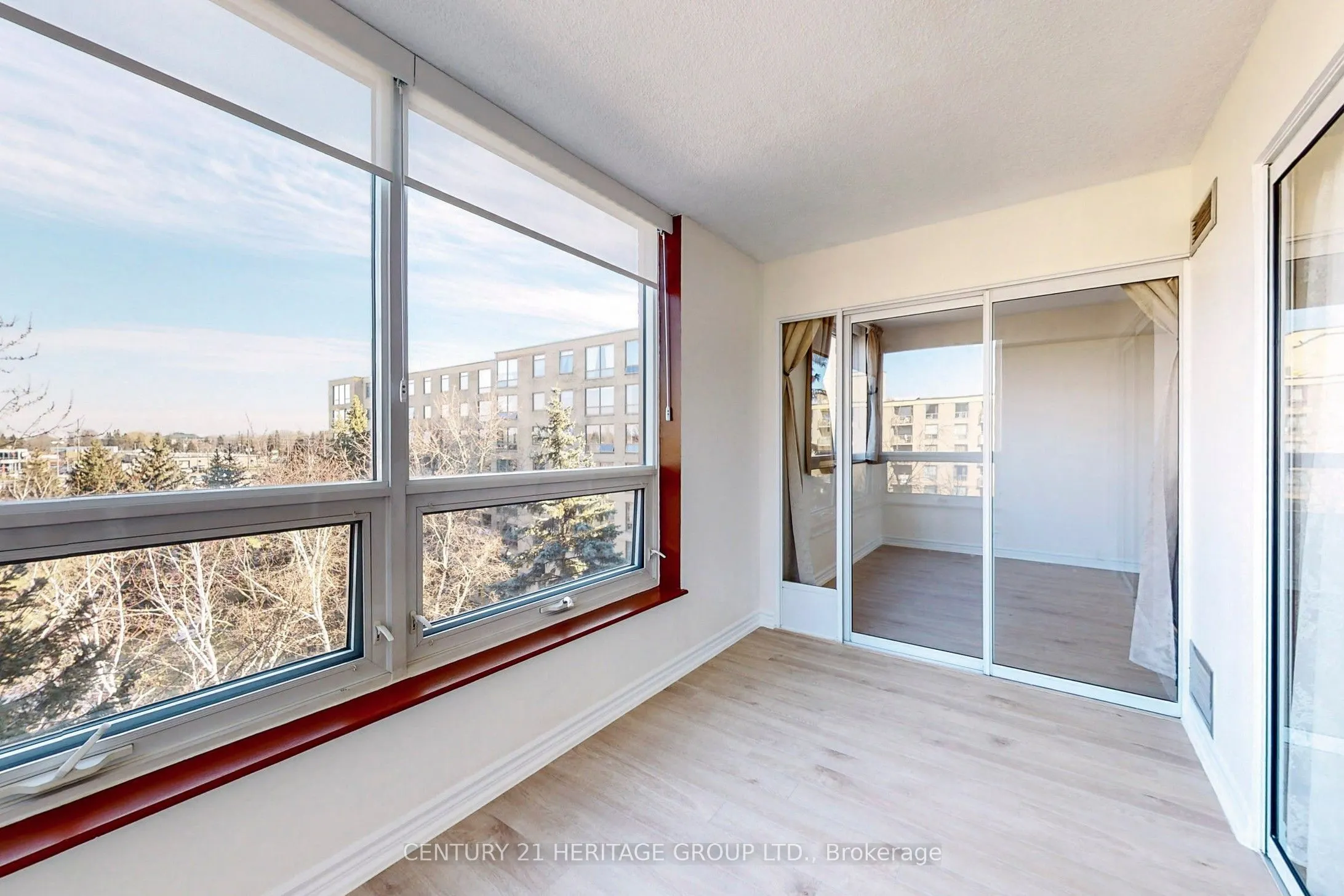 326 Major Mackenzie Drive E, #622