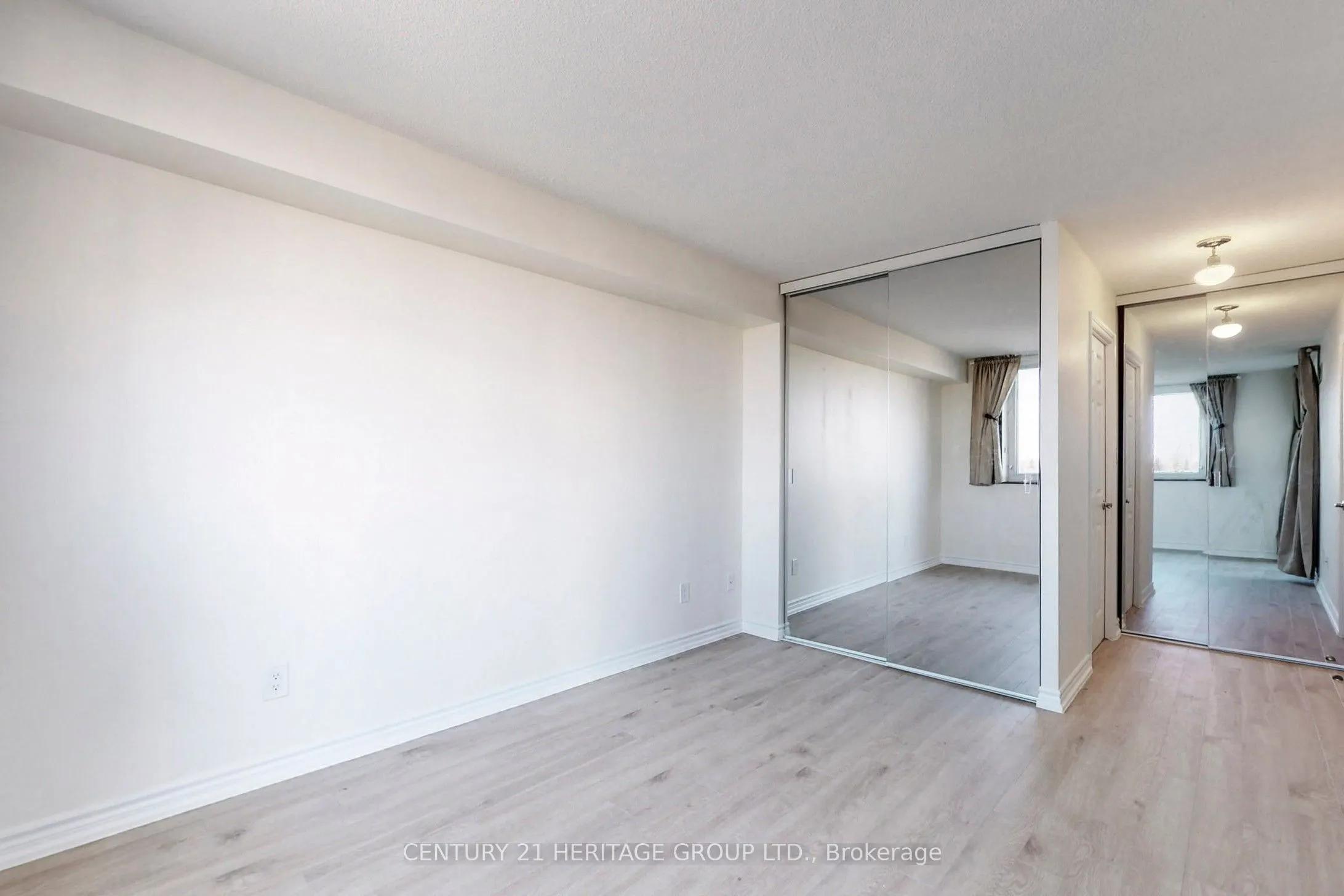 326 Major Mackenzie Drive E, #622