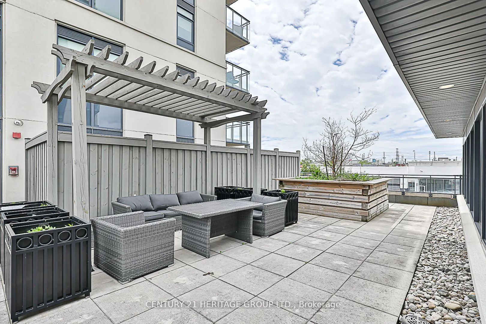 24 Woodstream Boulevard, #809