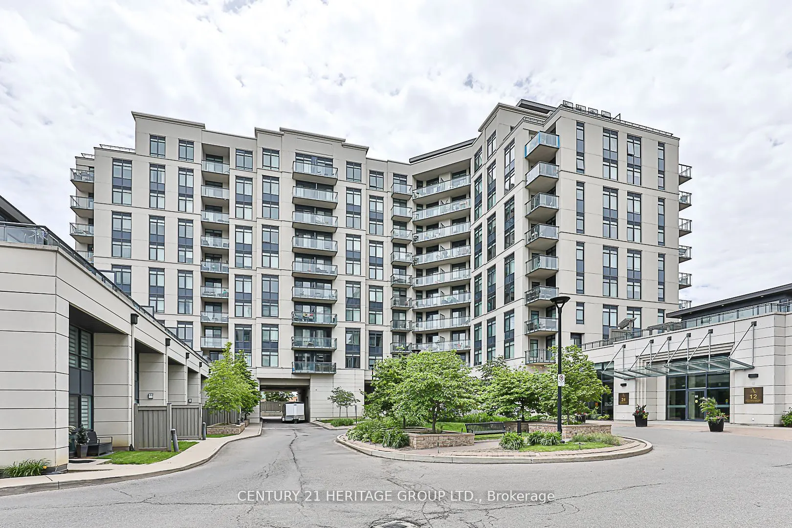 24 Woodstream Boulevard, #809