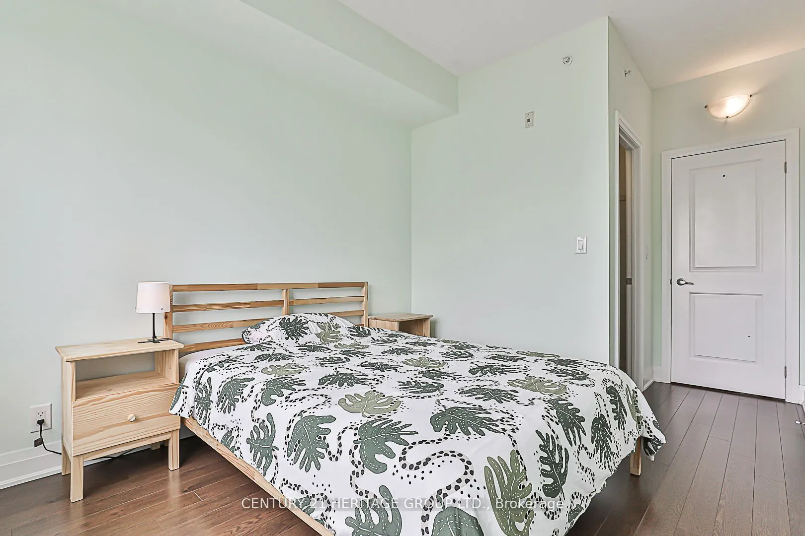 24 Woodstream Boulevard, #809