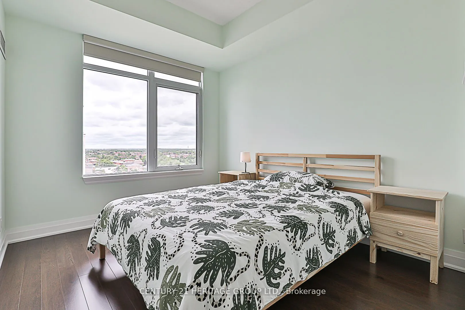 24 Woodstream Boulevard, #809