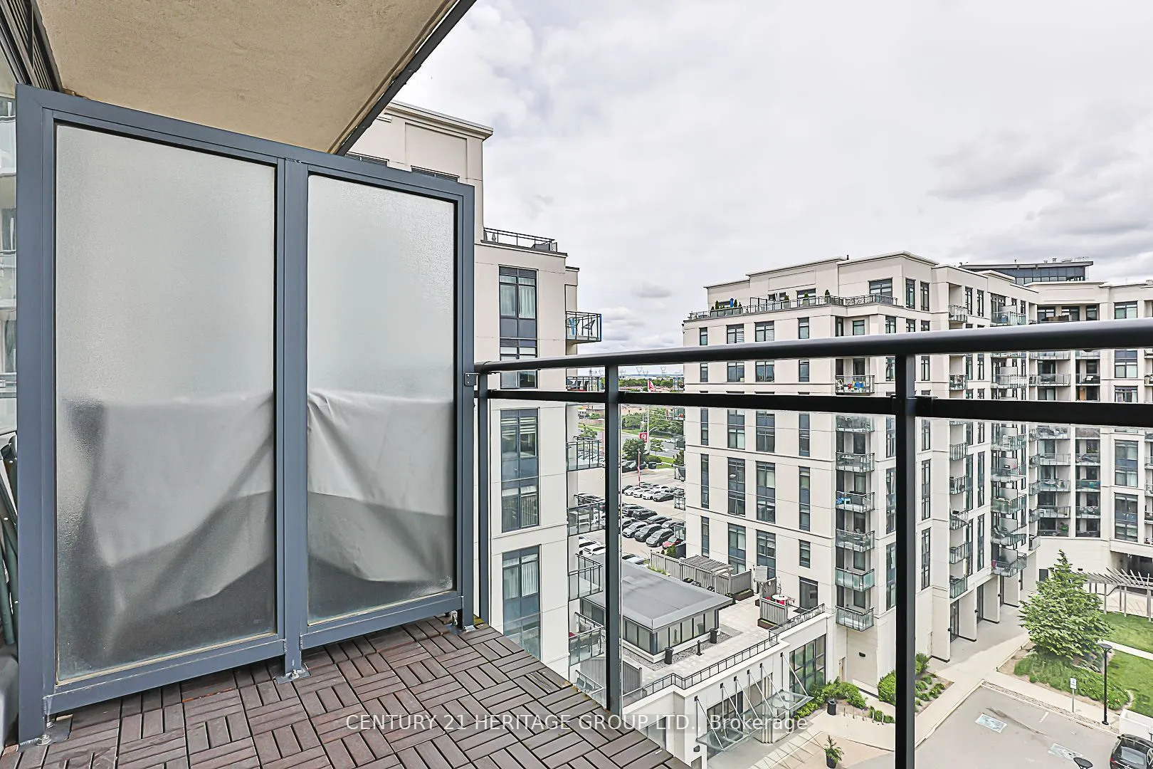 24 Woodstream Boulevard, #809