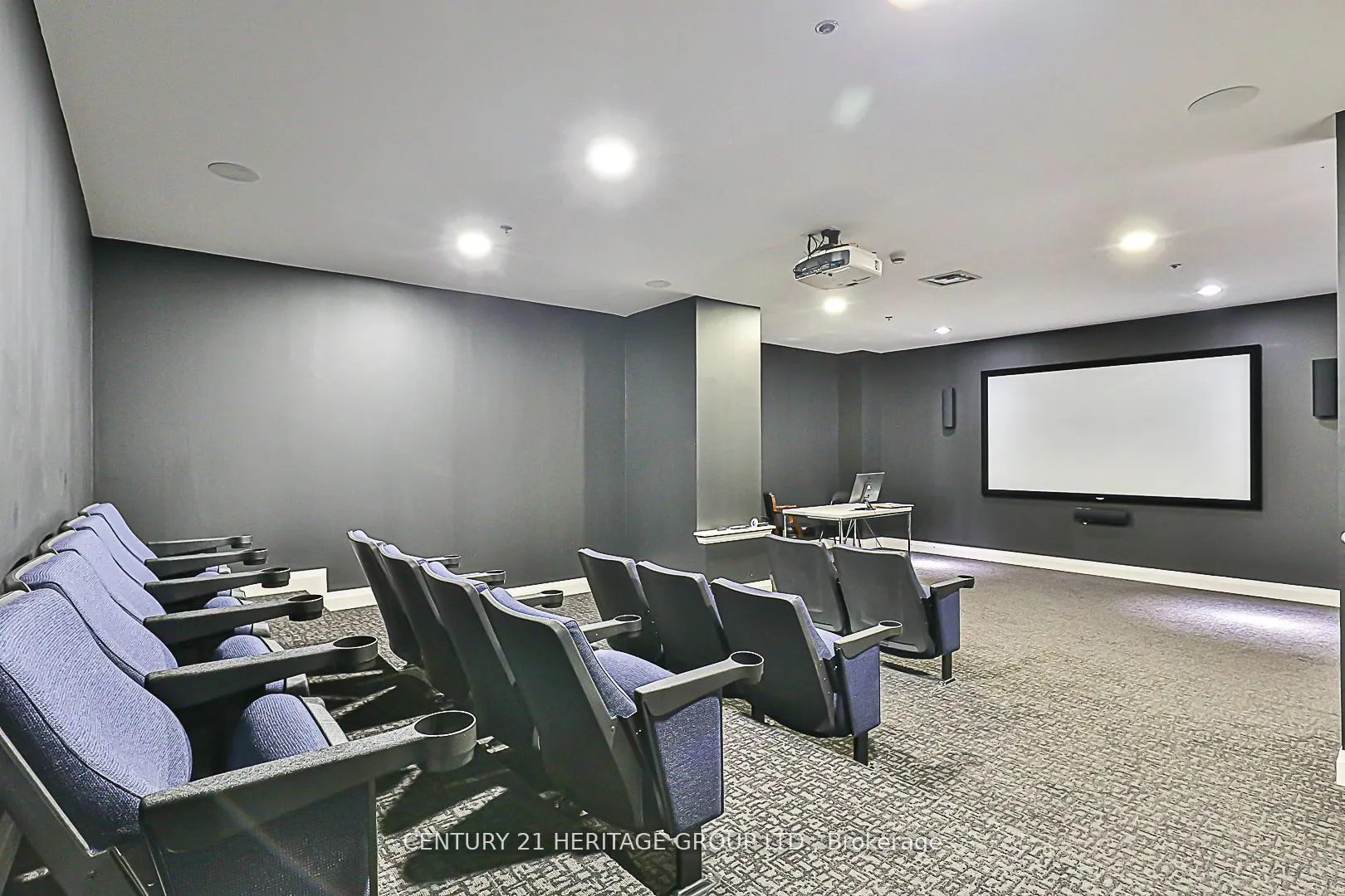 24 Woodstream Boulevard, #809