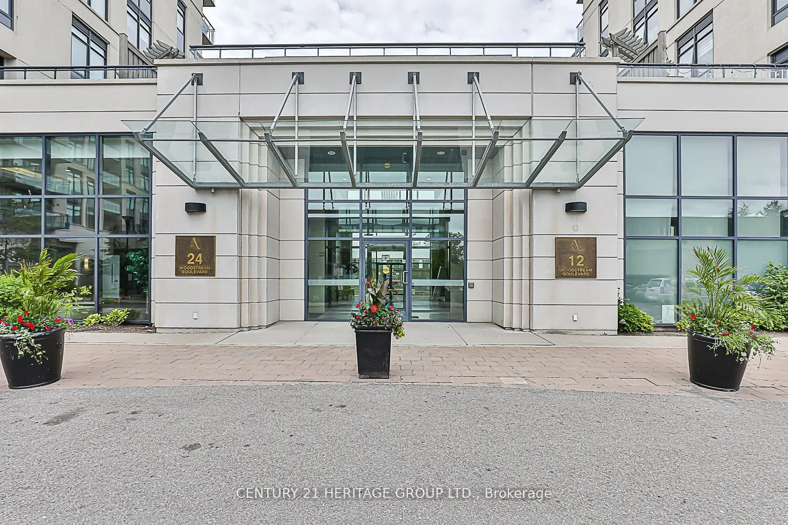 24 Woodstream Boulevard, #809