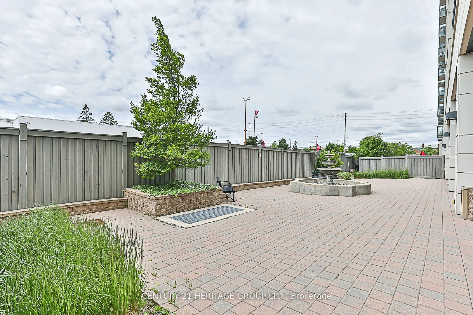 24 Woodstream Boulevard, #809
