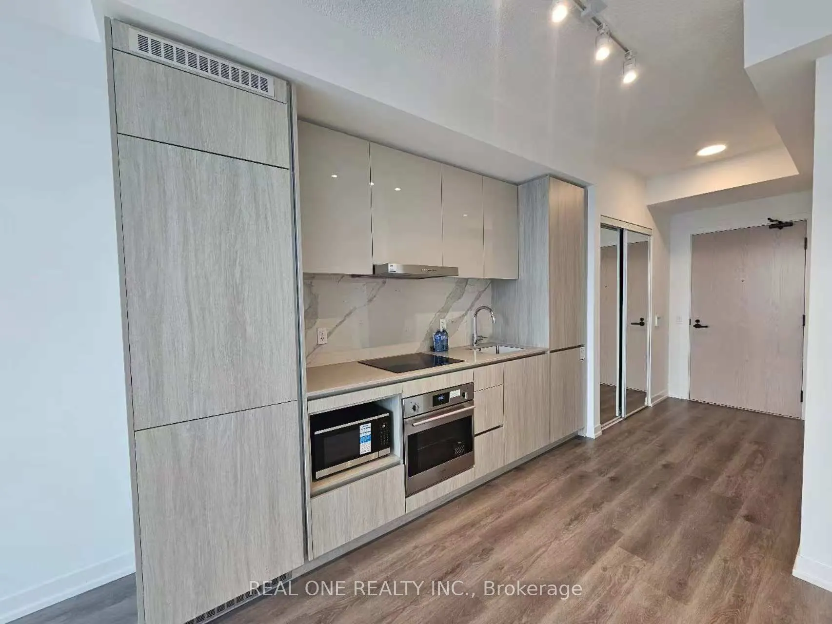 28 Interchange Way, #3908