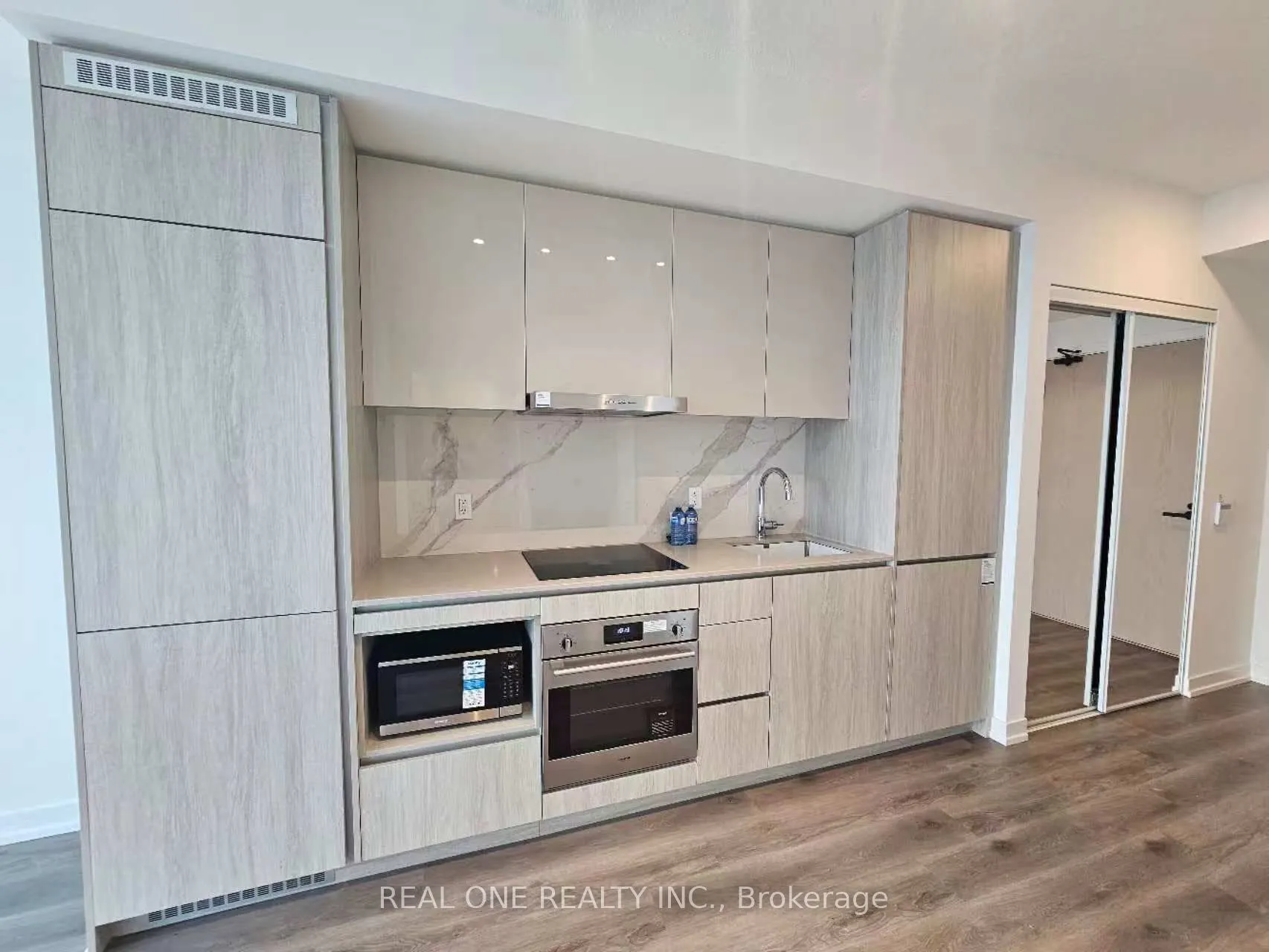 28 Interchange Way, #3908