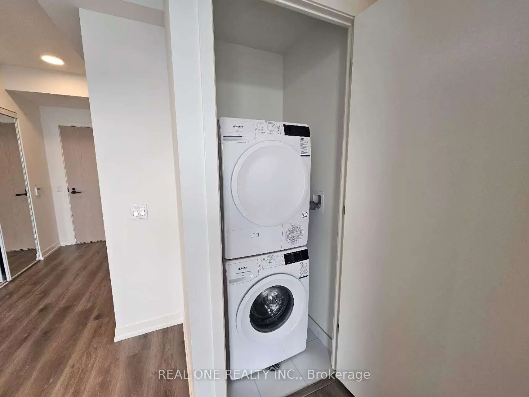 28 Interchange Way, #3908