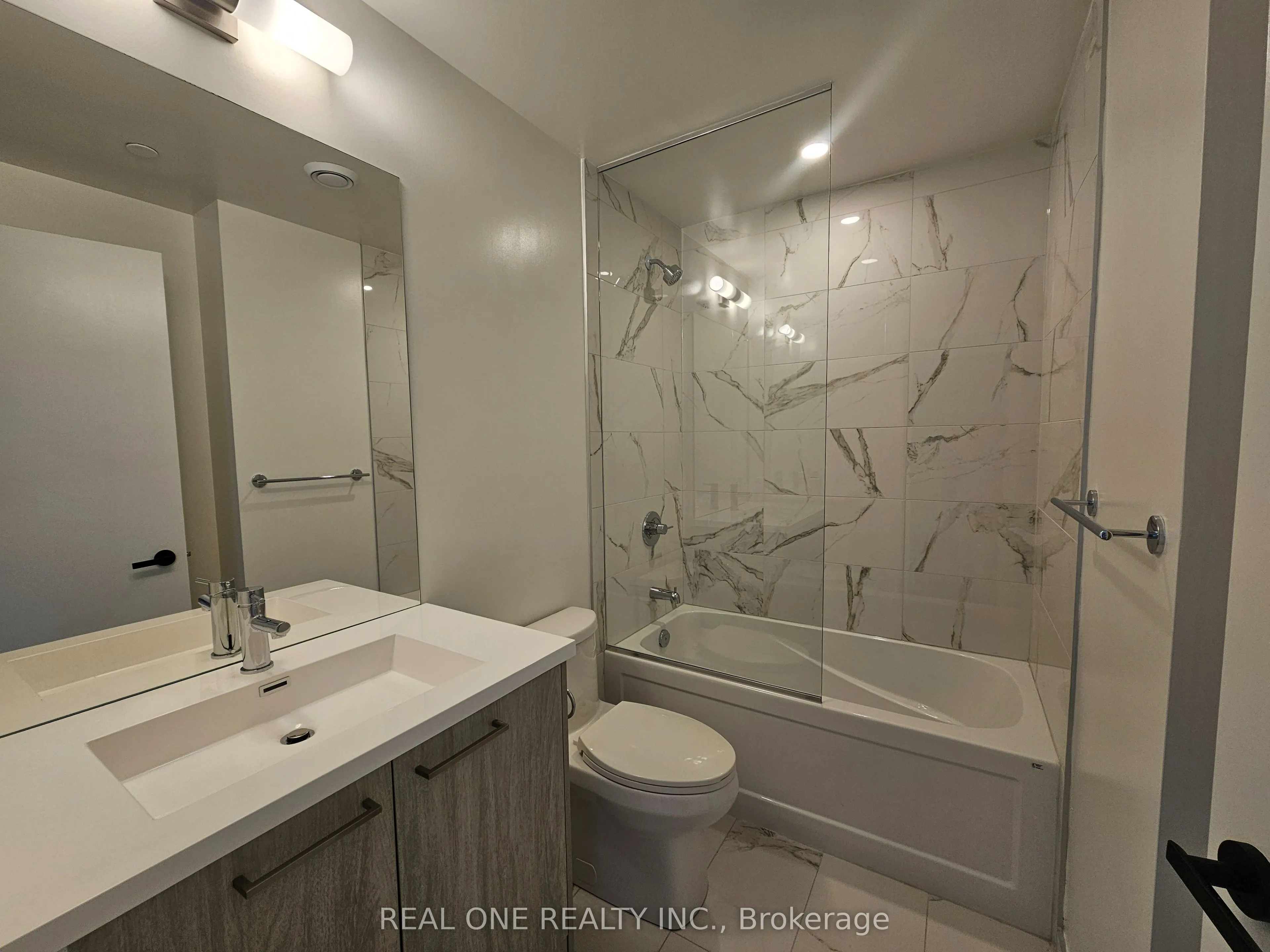 28 Interchange Way, #3908