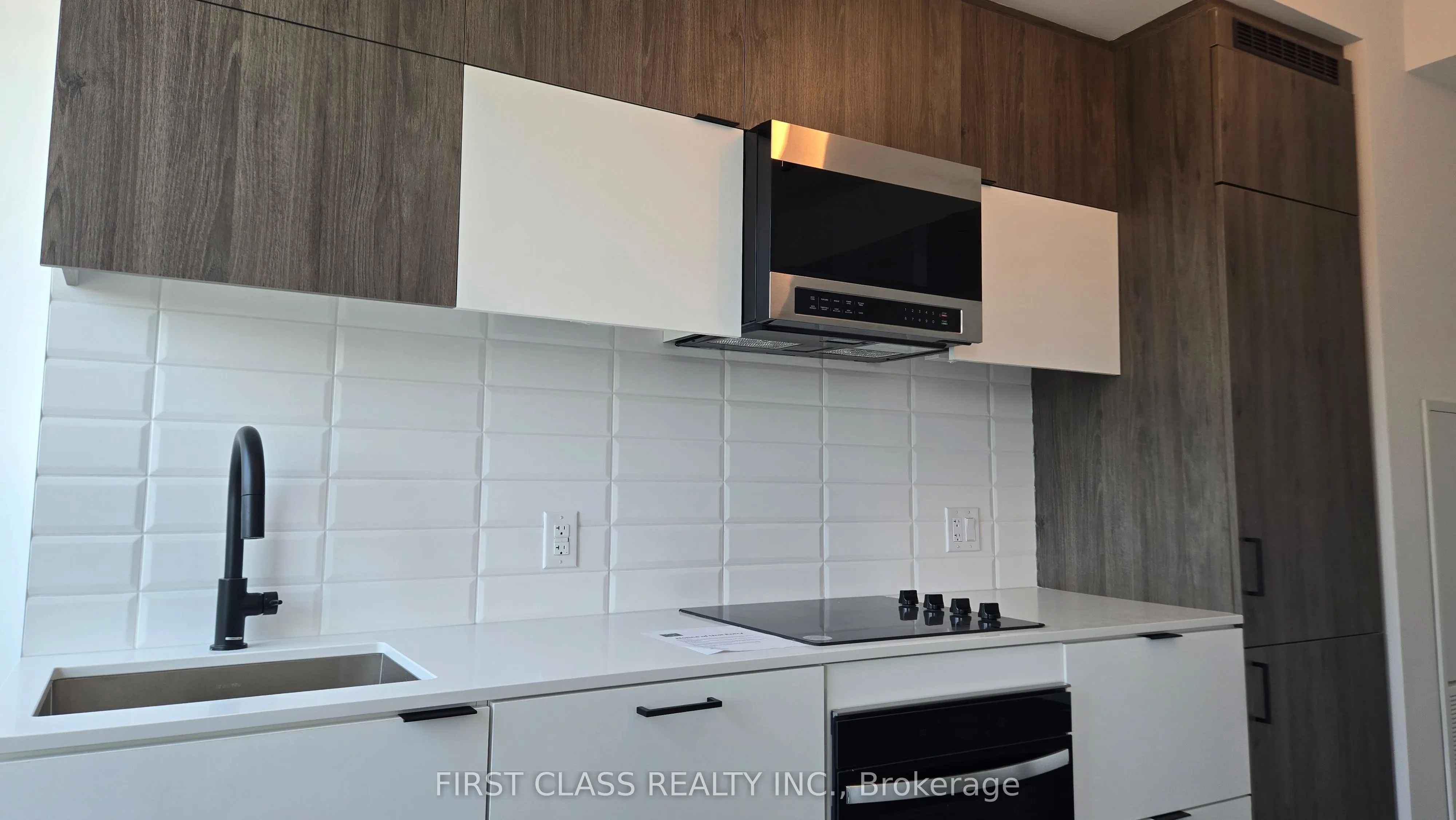 8888 Yonge Street, #211