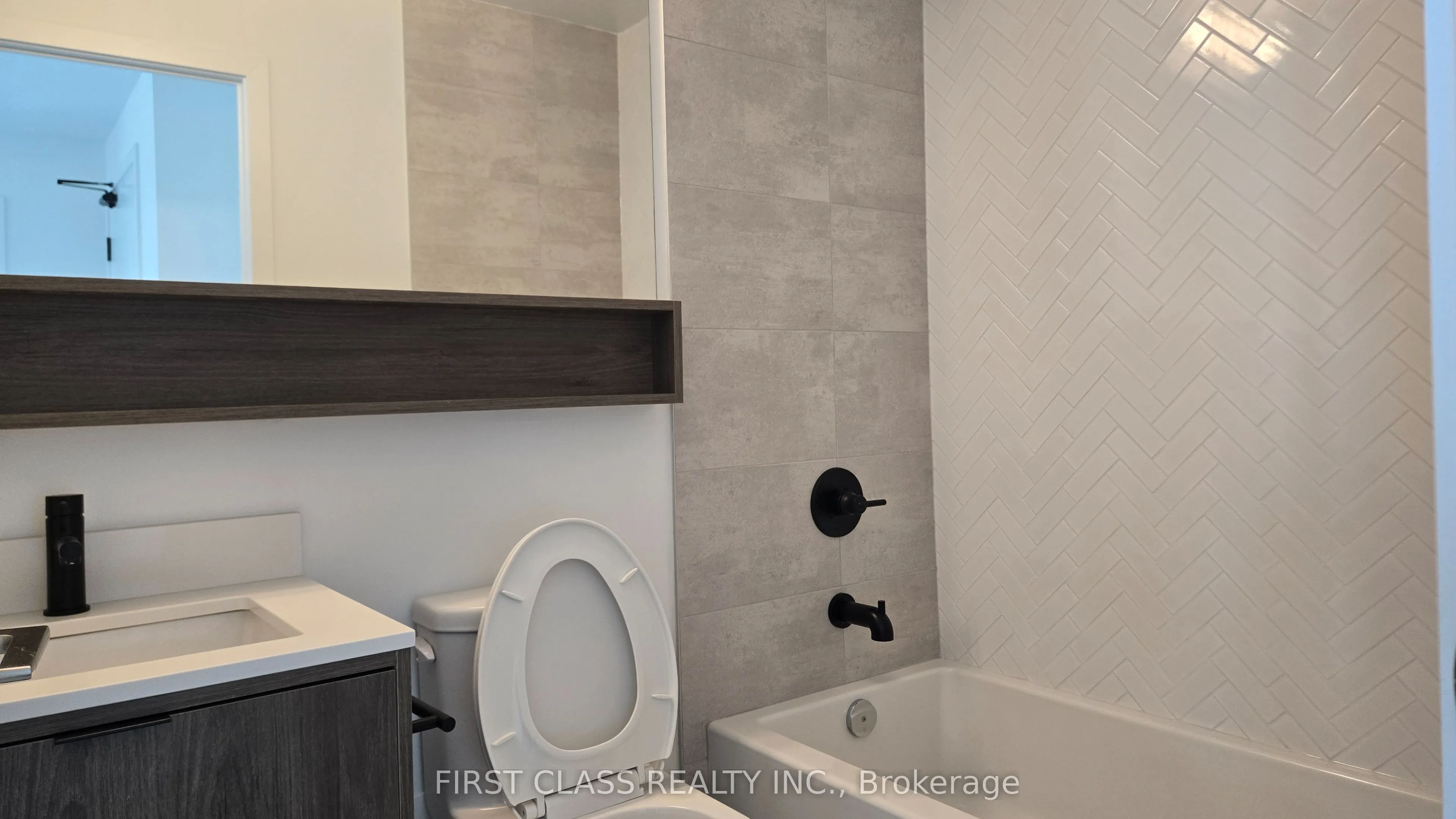 8888 Yonge Street, #211