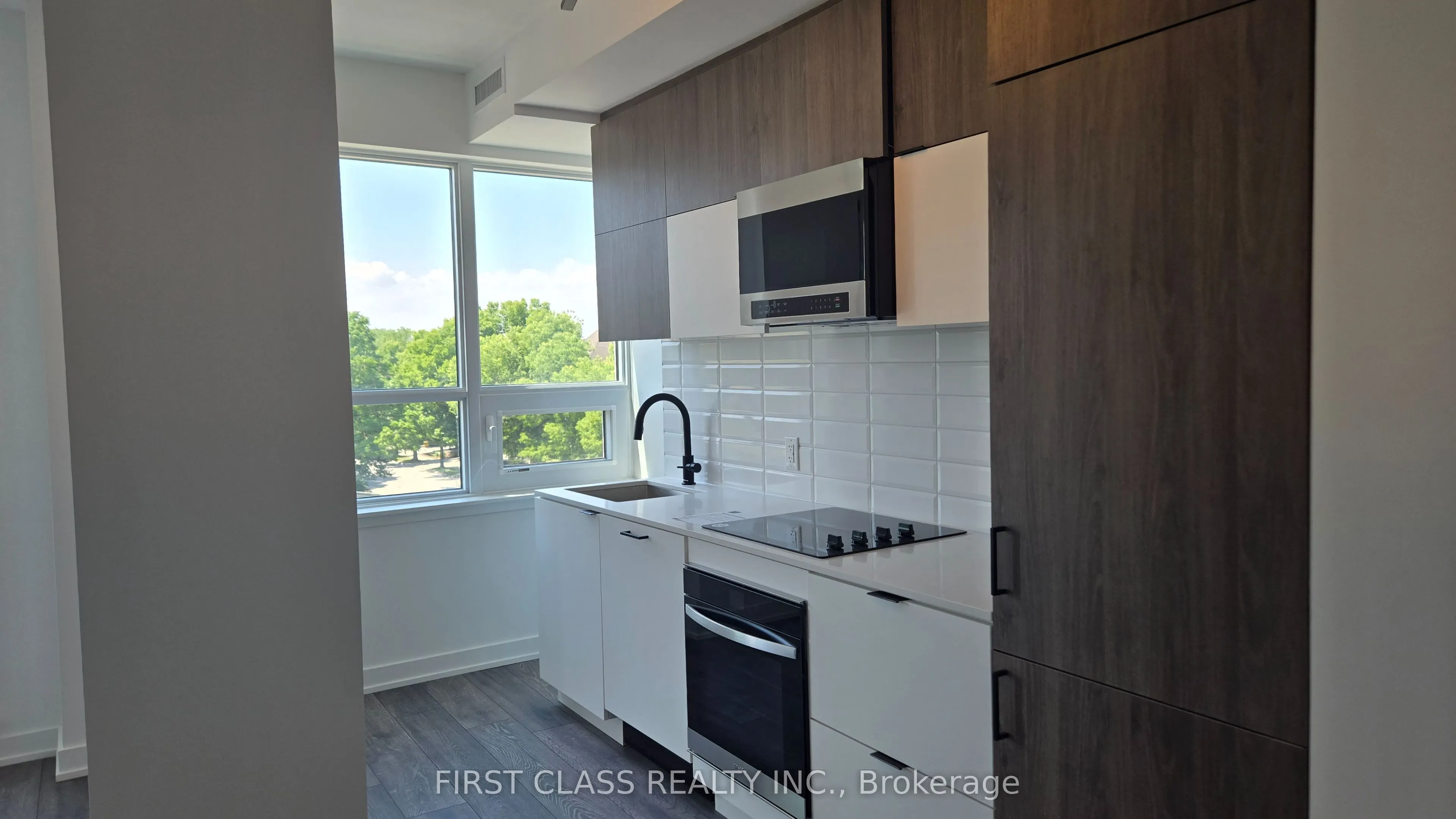 8888 Yonge Street, #211