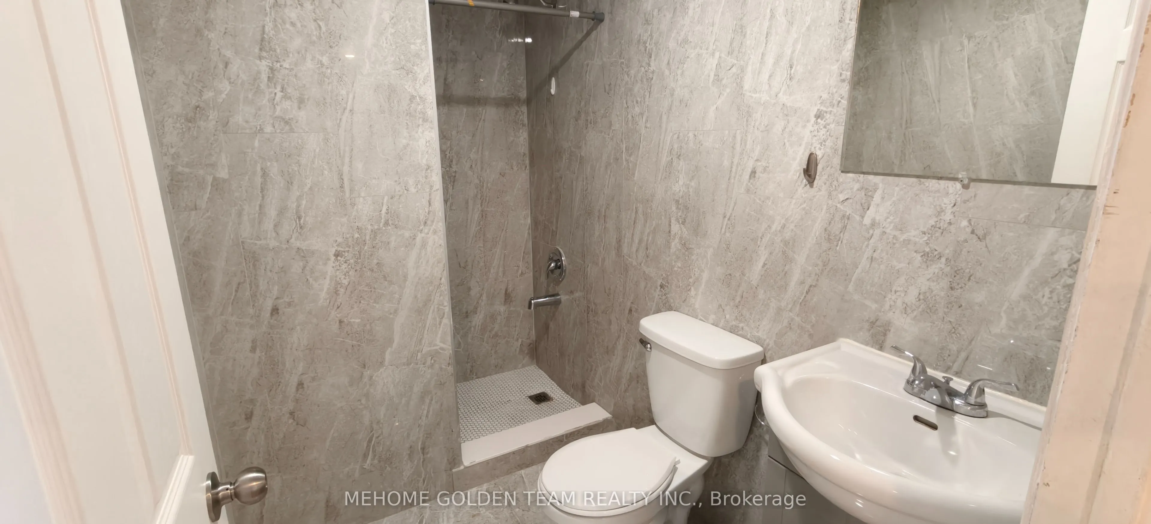 205 Pine Beach Drive, #Upper Unit