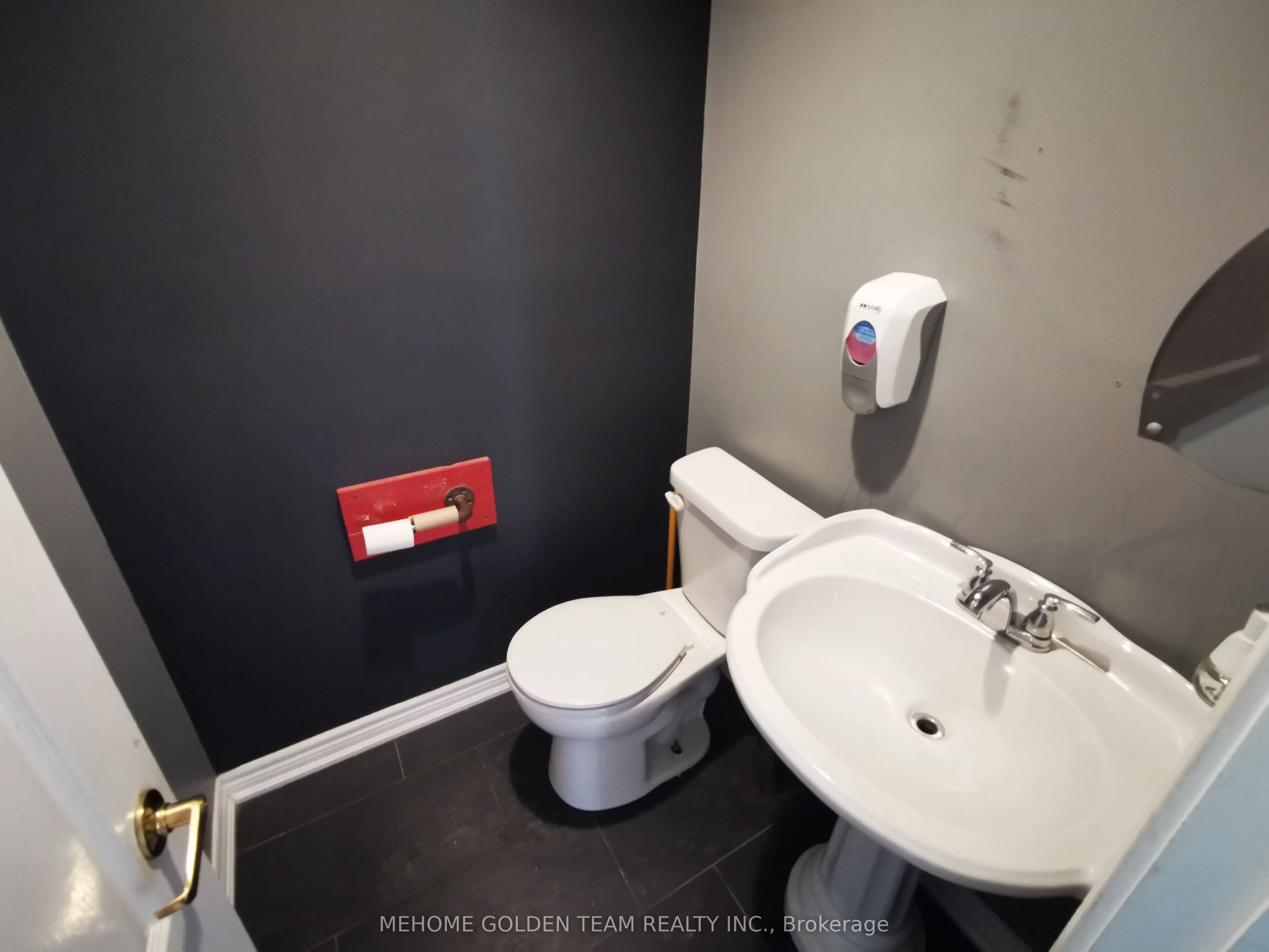 422 The Queensway S