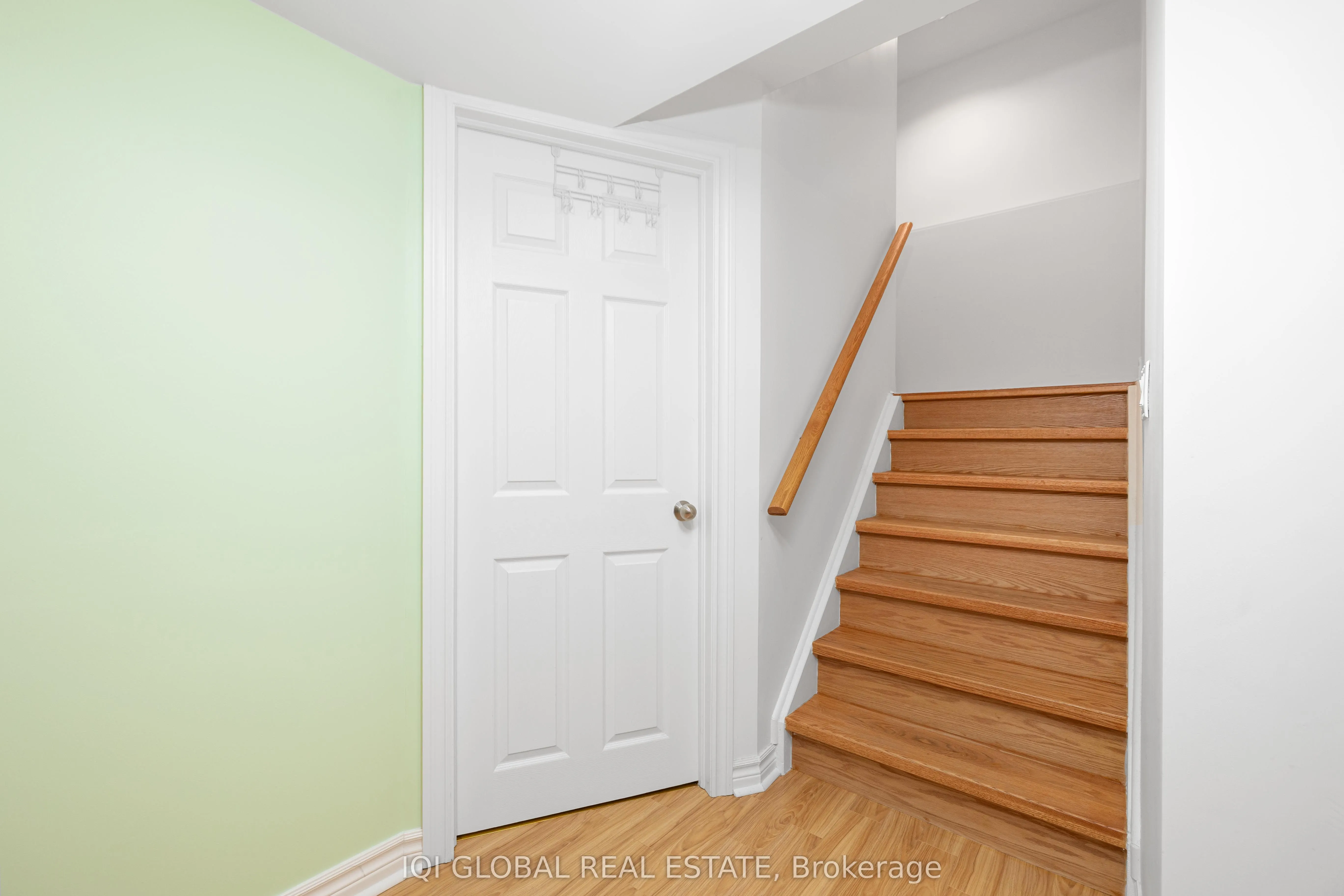 27 Valley Ridge Avenue