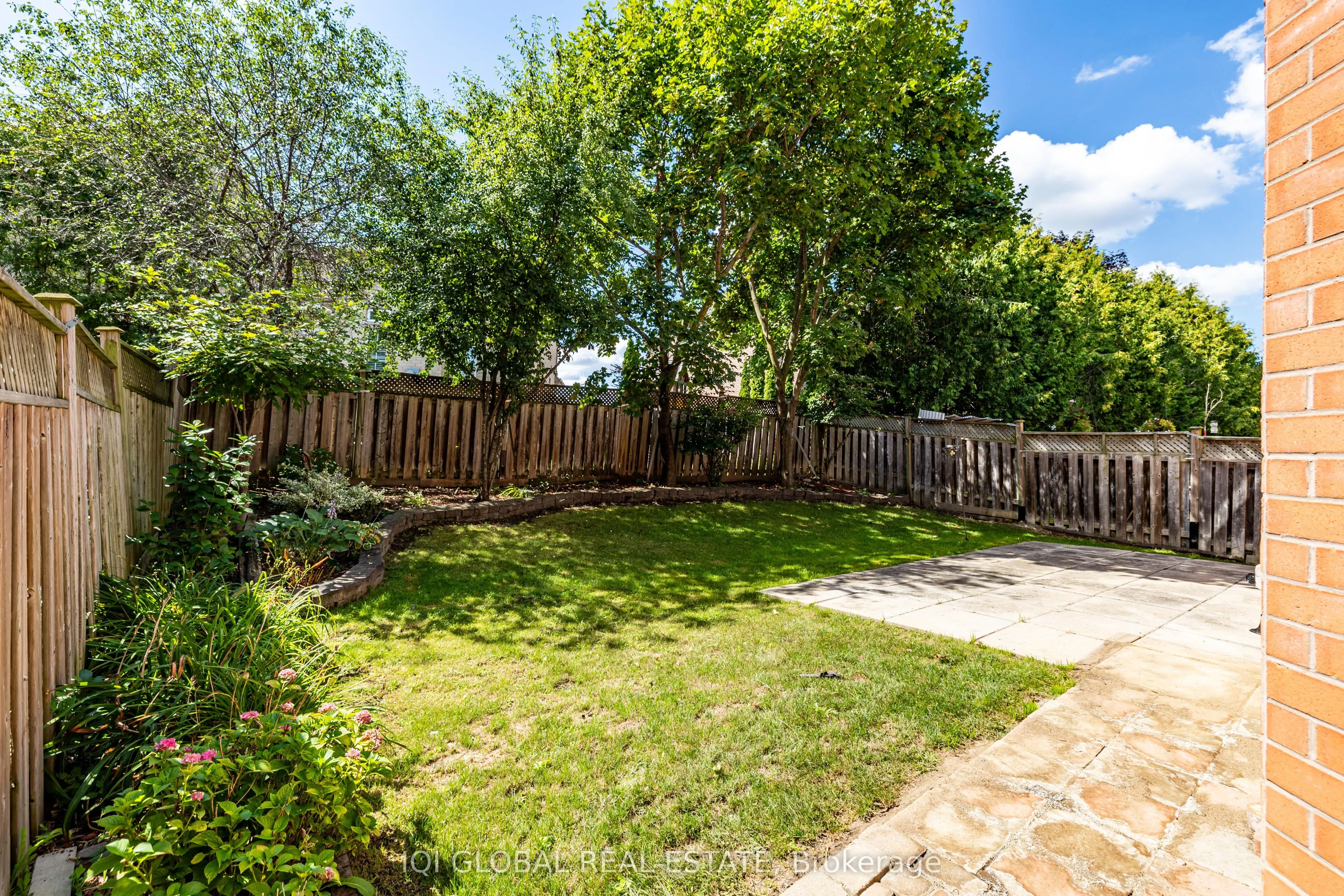 27 Valley Ridge Avenue