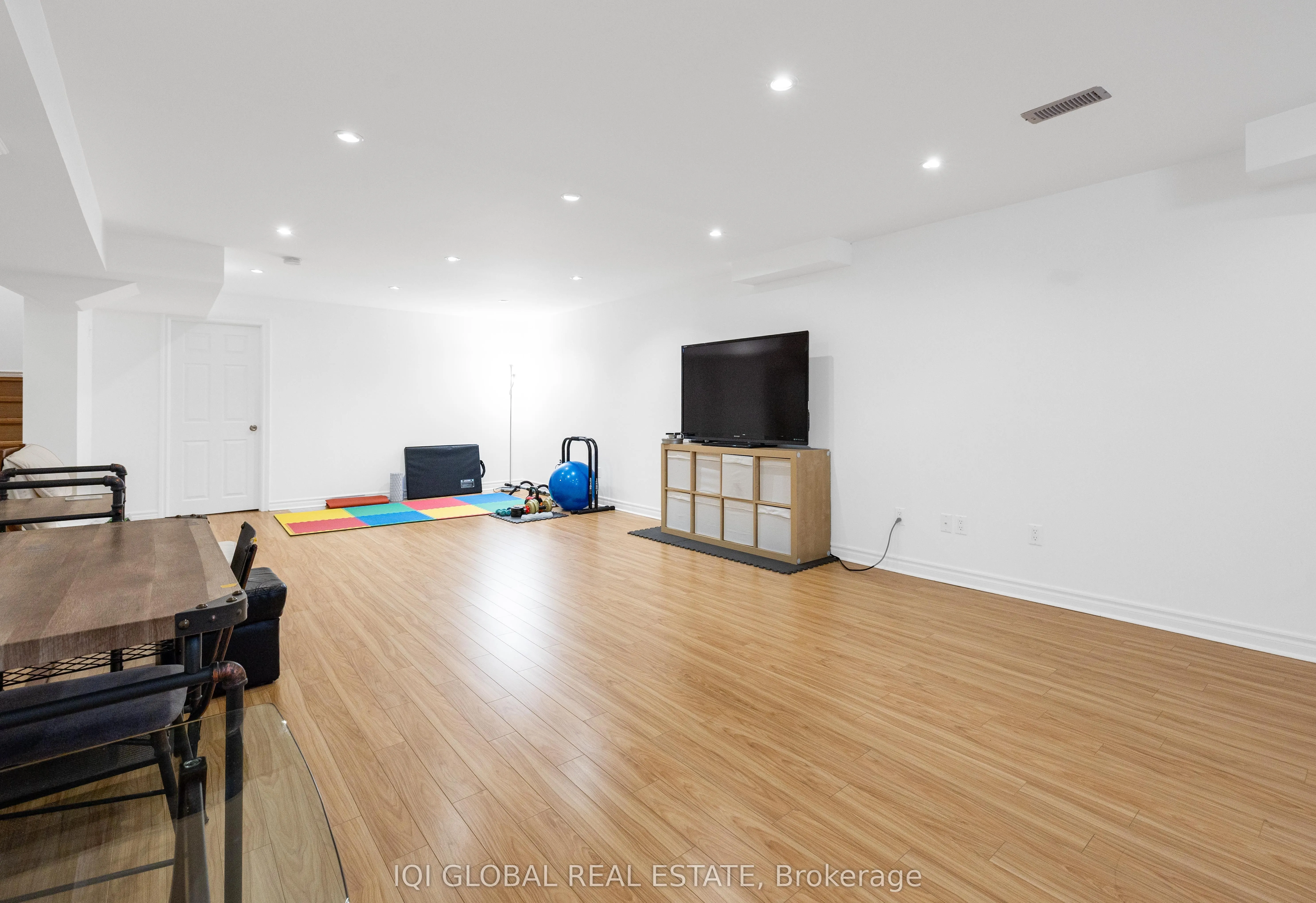 27 Valley Ridge Avenue