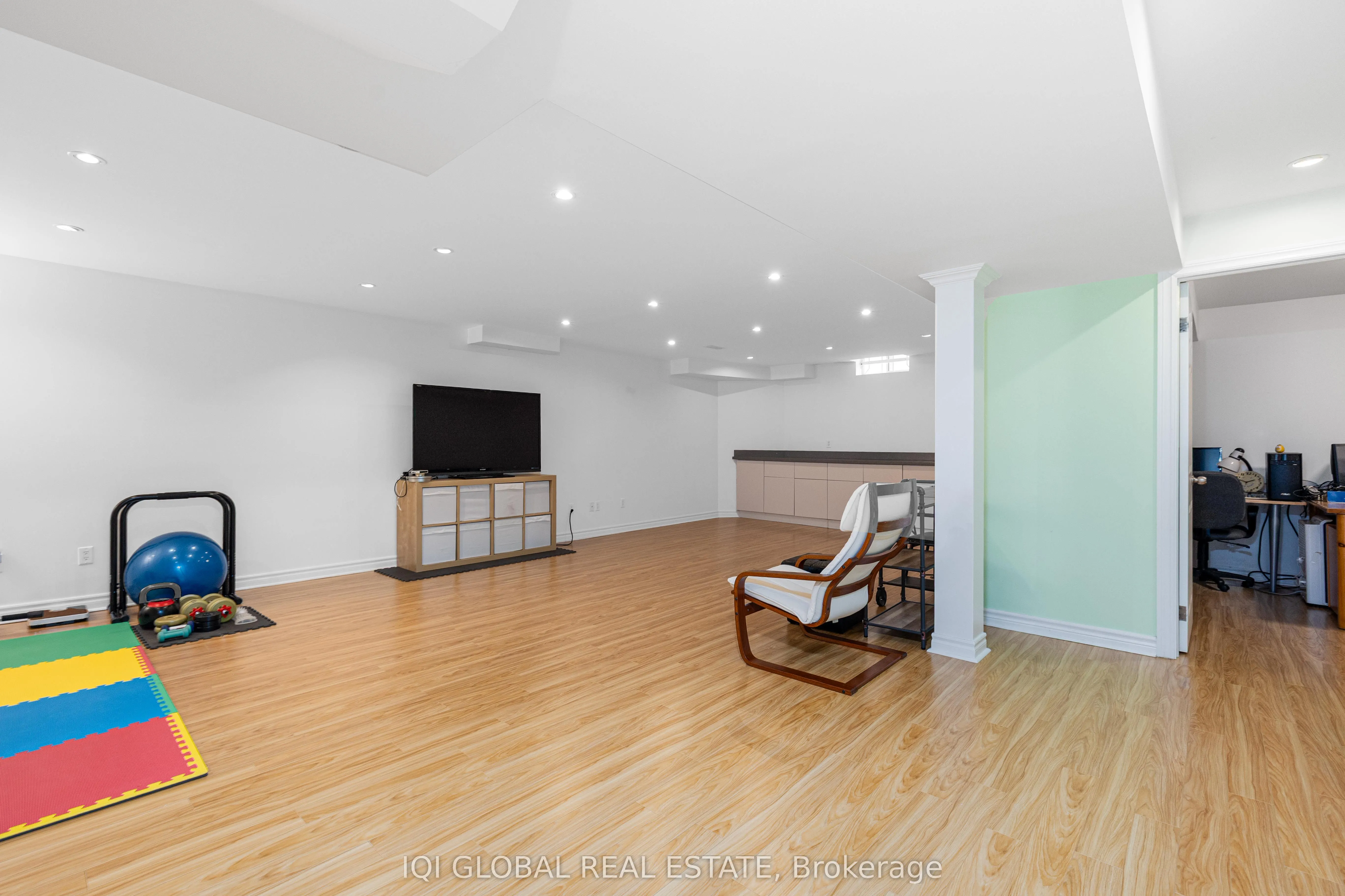 27 Valley Ridge Avenue