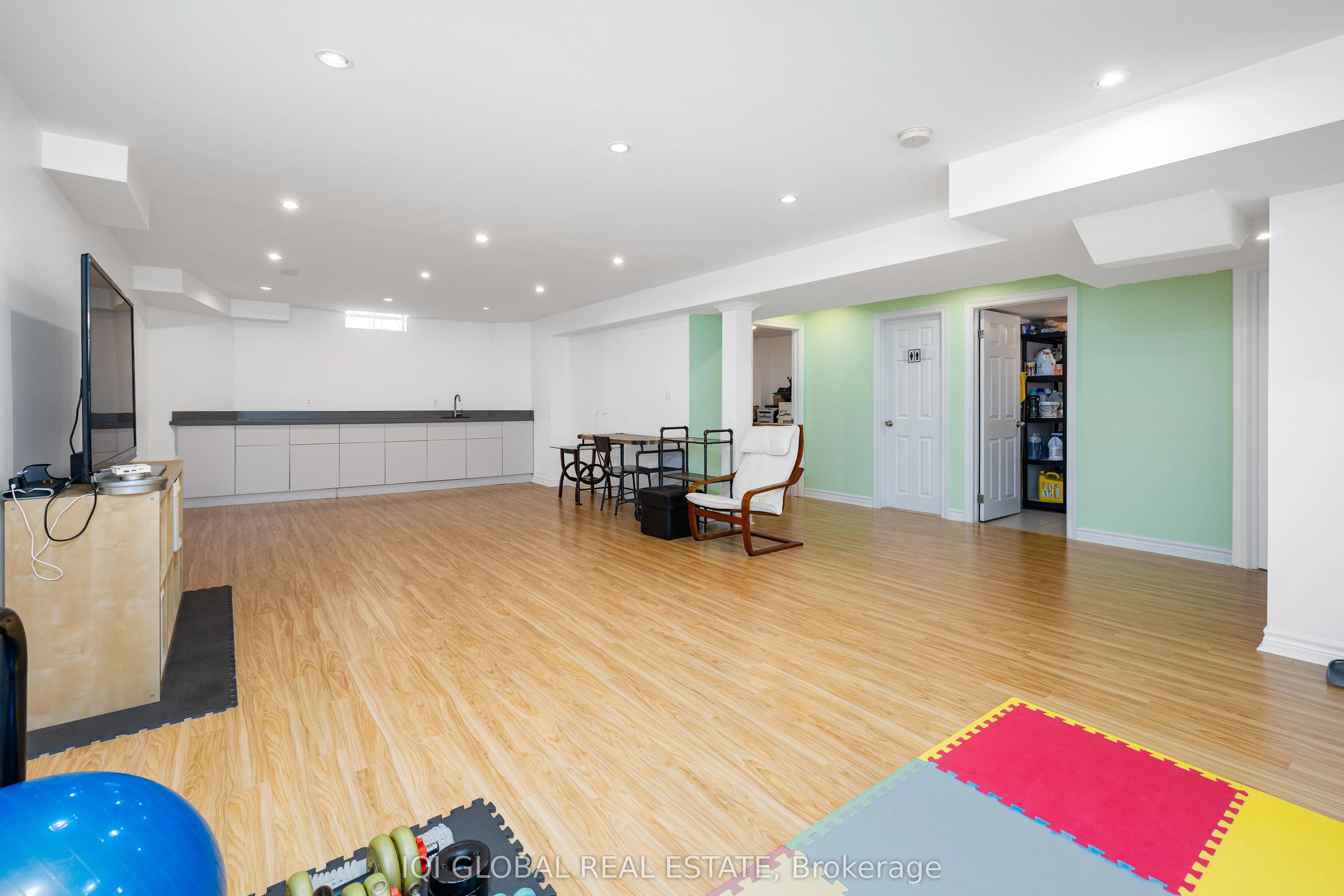 27 Valley Ridge Avenue