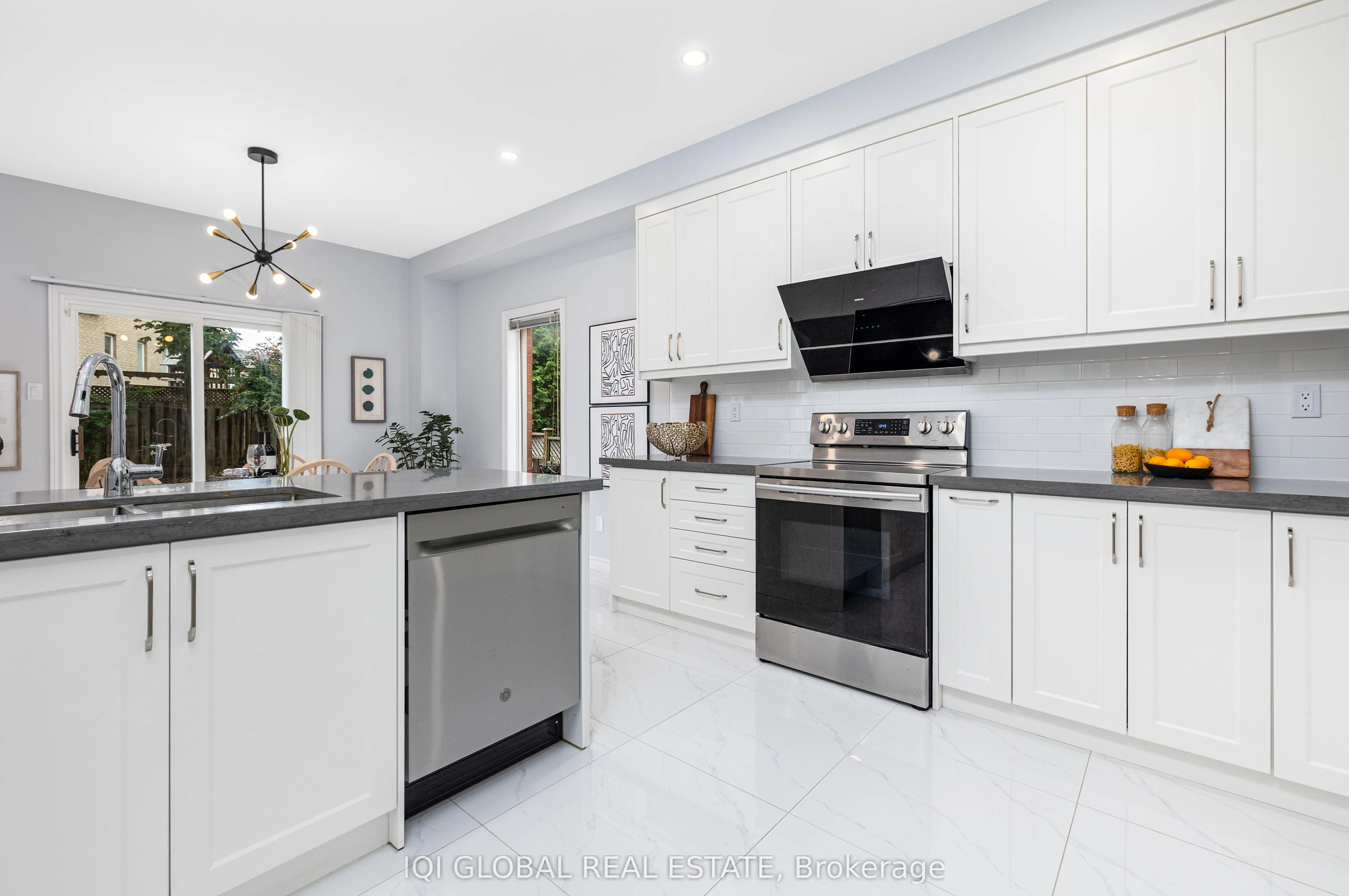27 Valley Ridge Avenue
