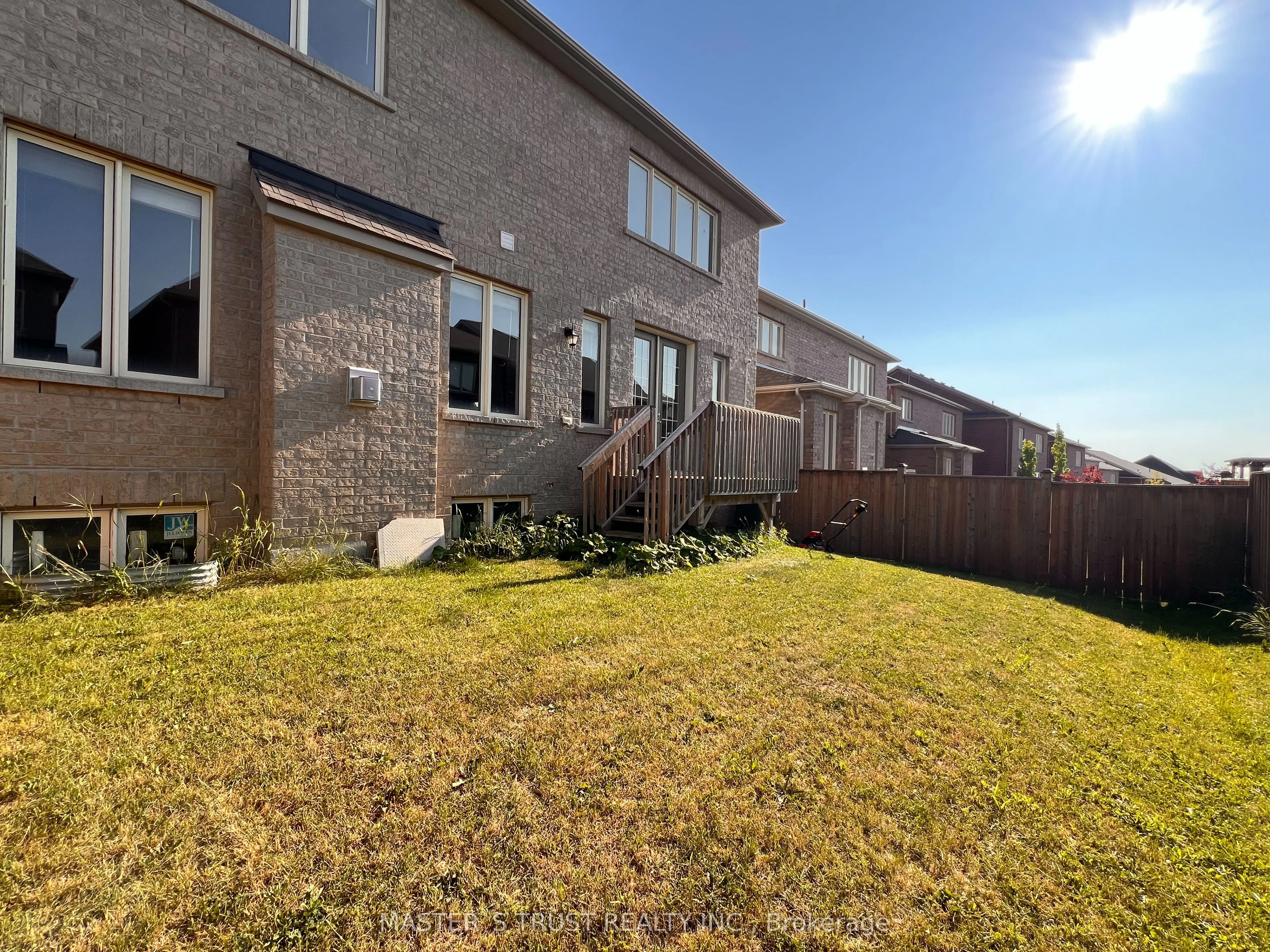 18 CLIFFORD FAIRBARN Drive