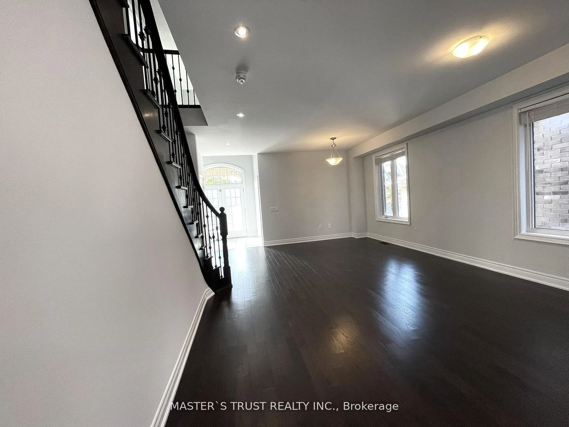 18 CLIFFORD FAIRBARN Drive