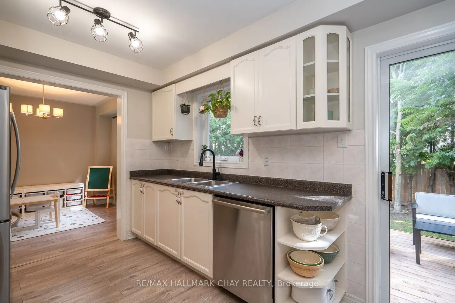 95 Banting Drive