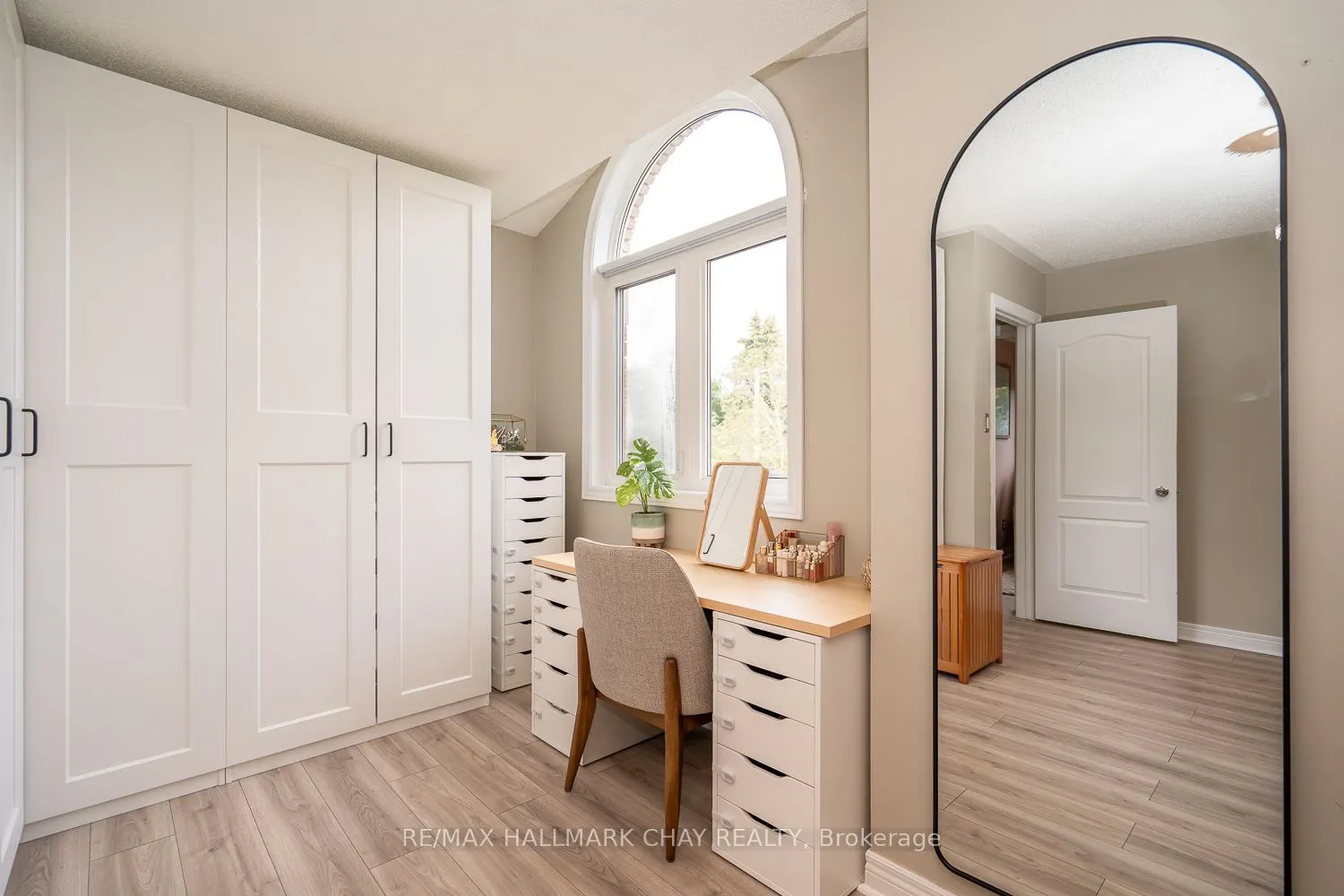 95 Banting Drive