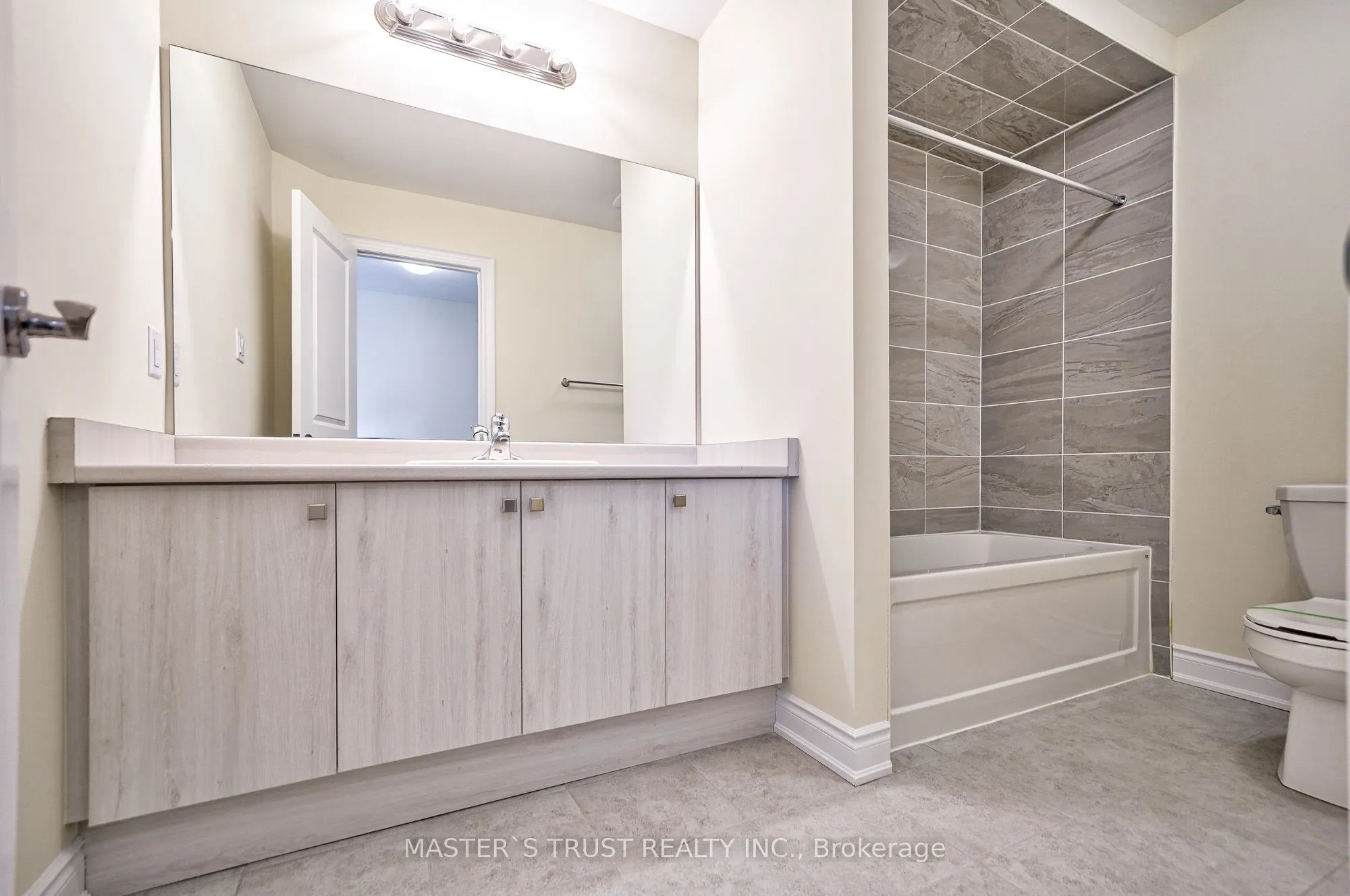 126 Lorne Thomas Place