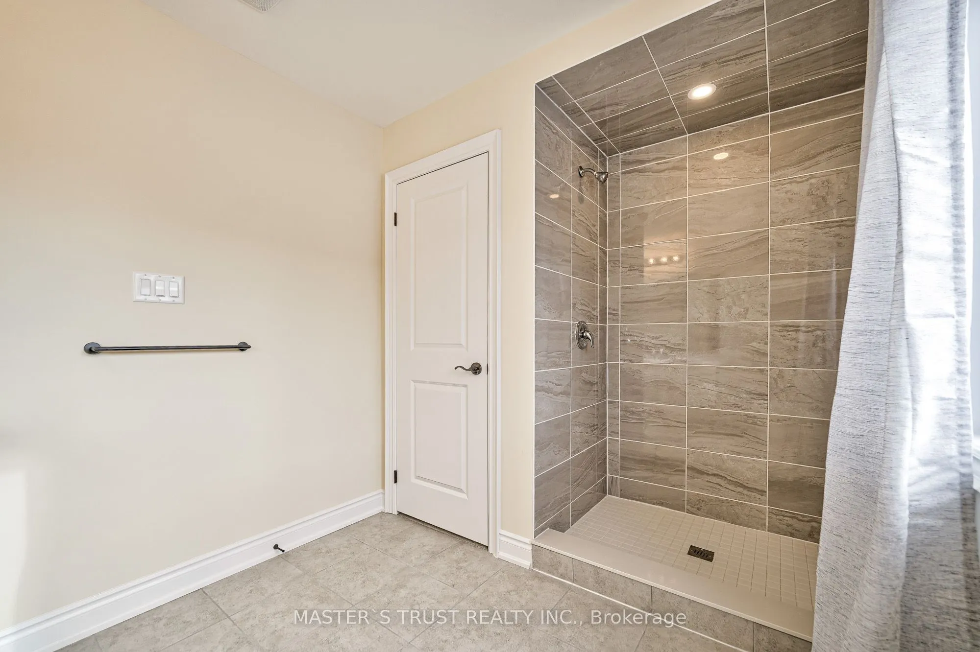 126 Lorne Thomas Place