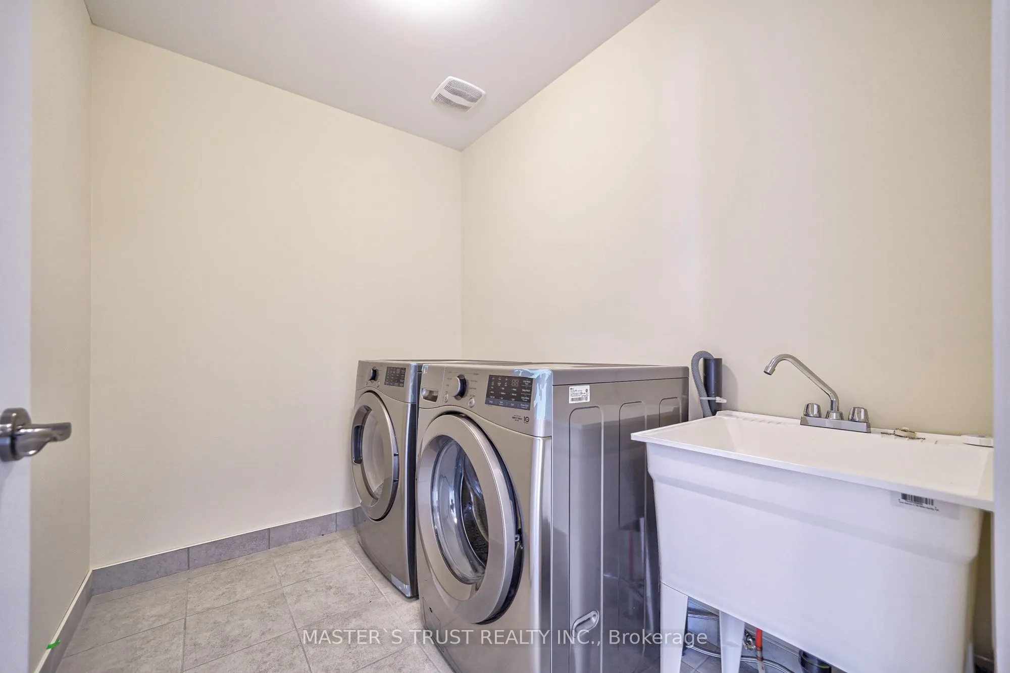 126 Lorne Thomas Place