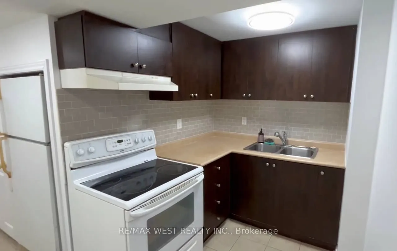 157 Hollywood Hill Circle, #Lower