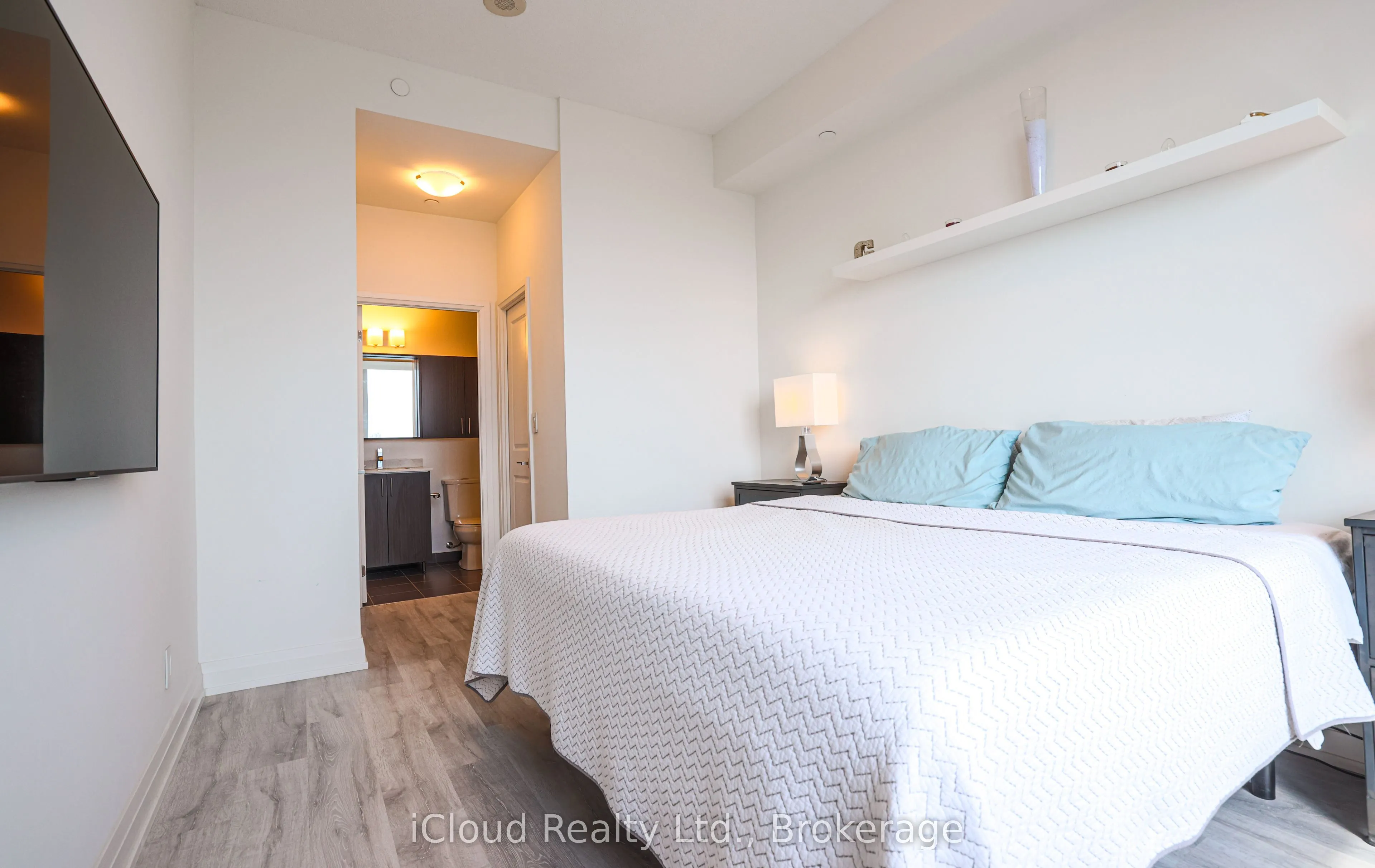 3600 Highway 7 Road, #3208