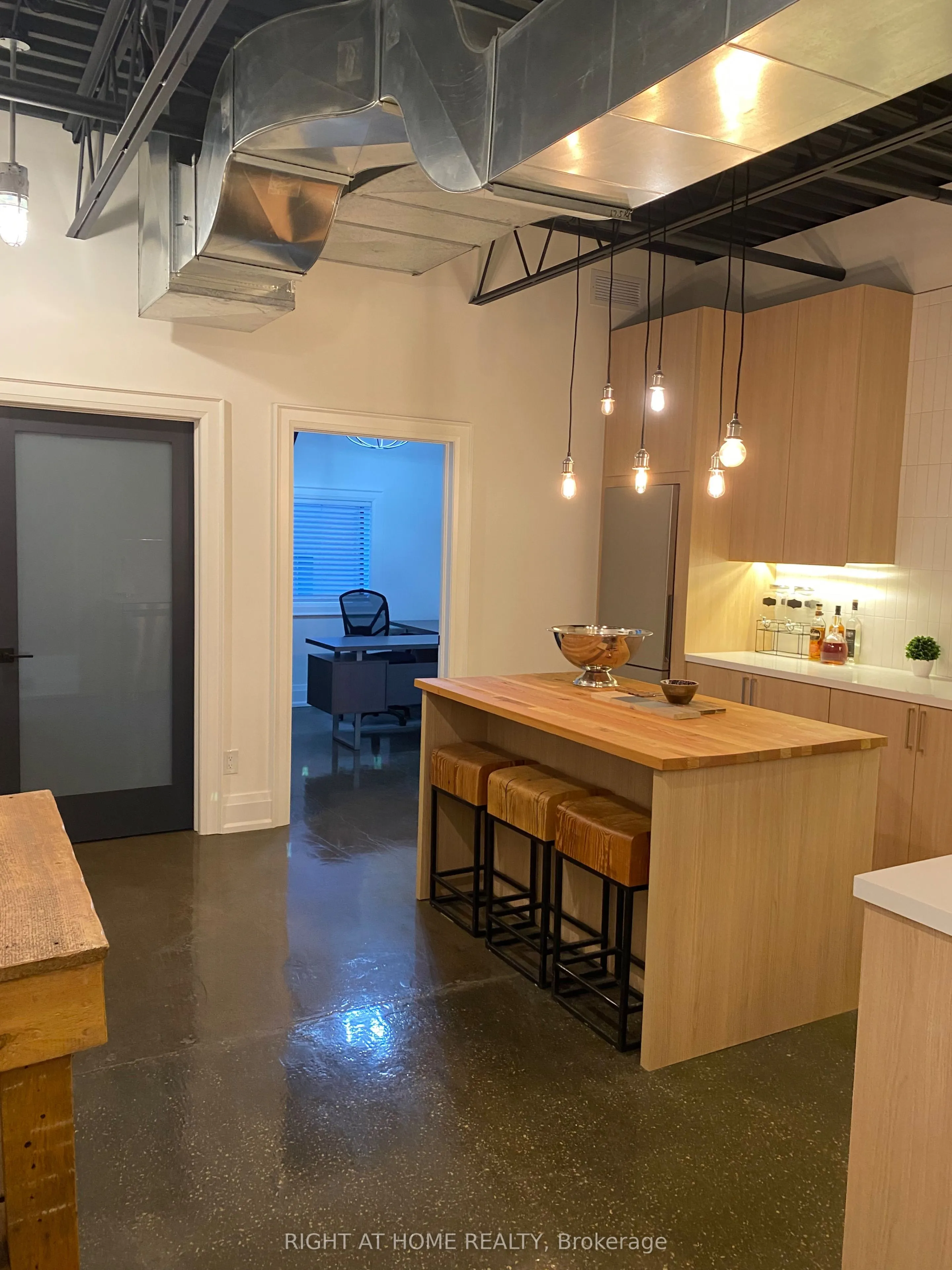 167 Applewood Crescent, #9