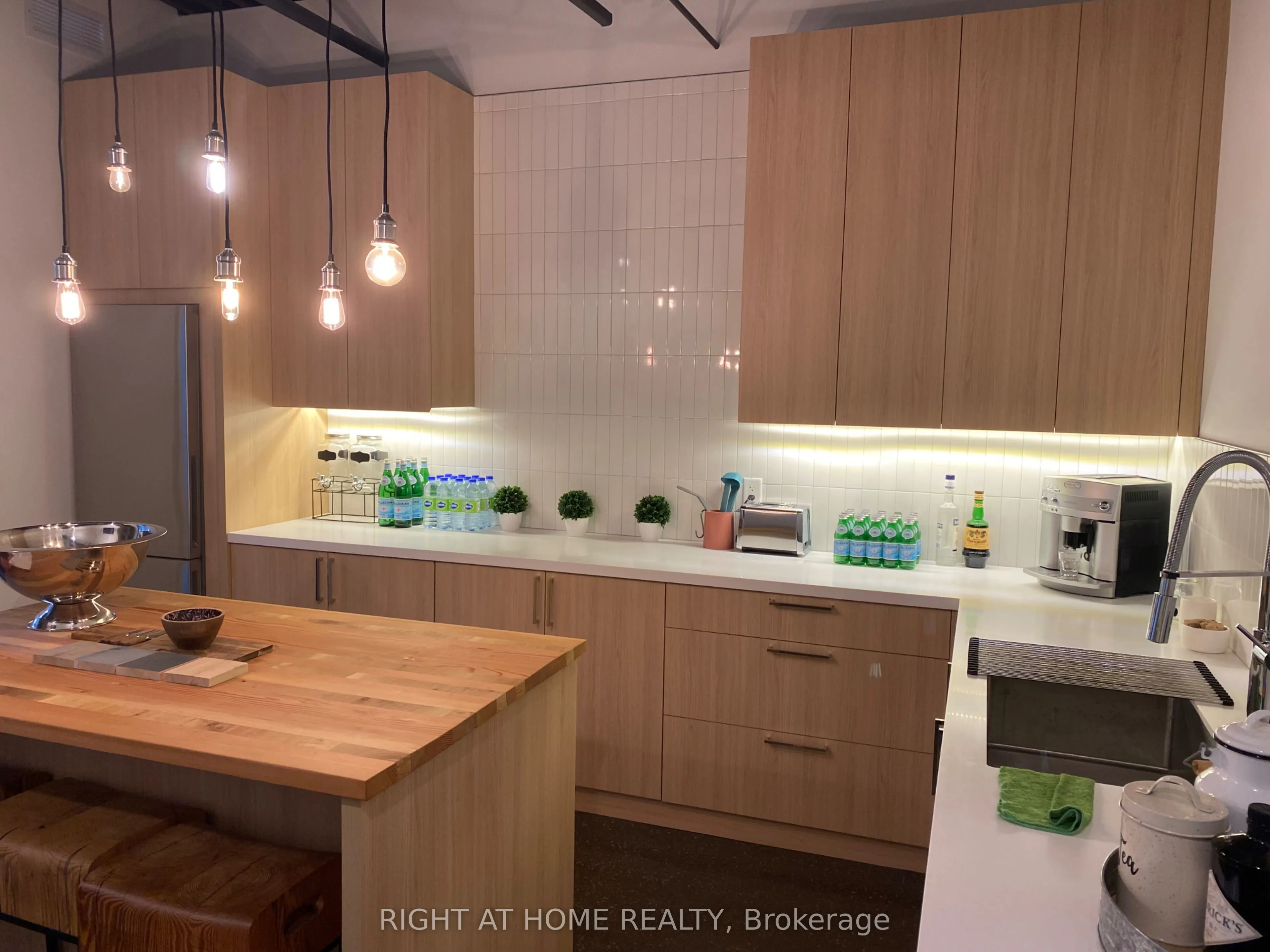 167 Applewood Crescent, #9
