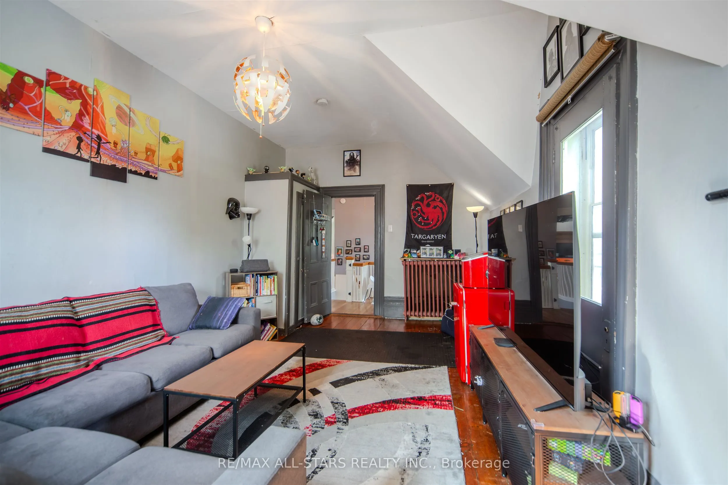 56 Brock Street E