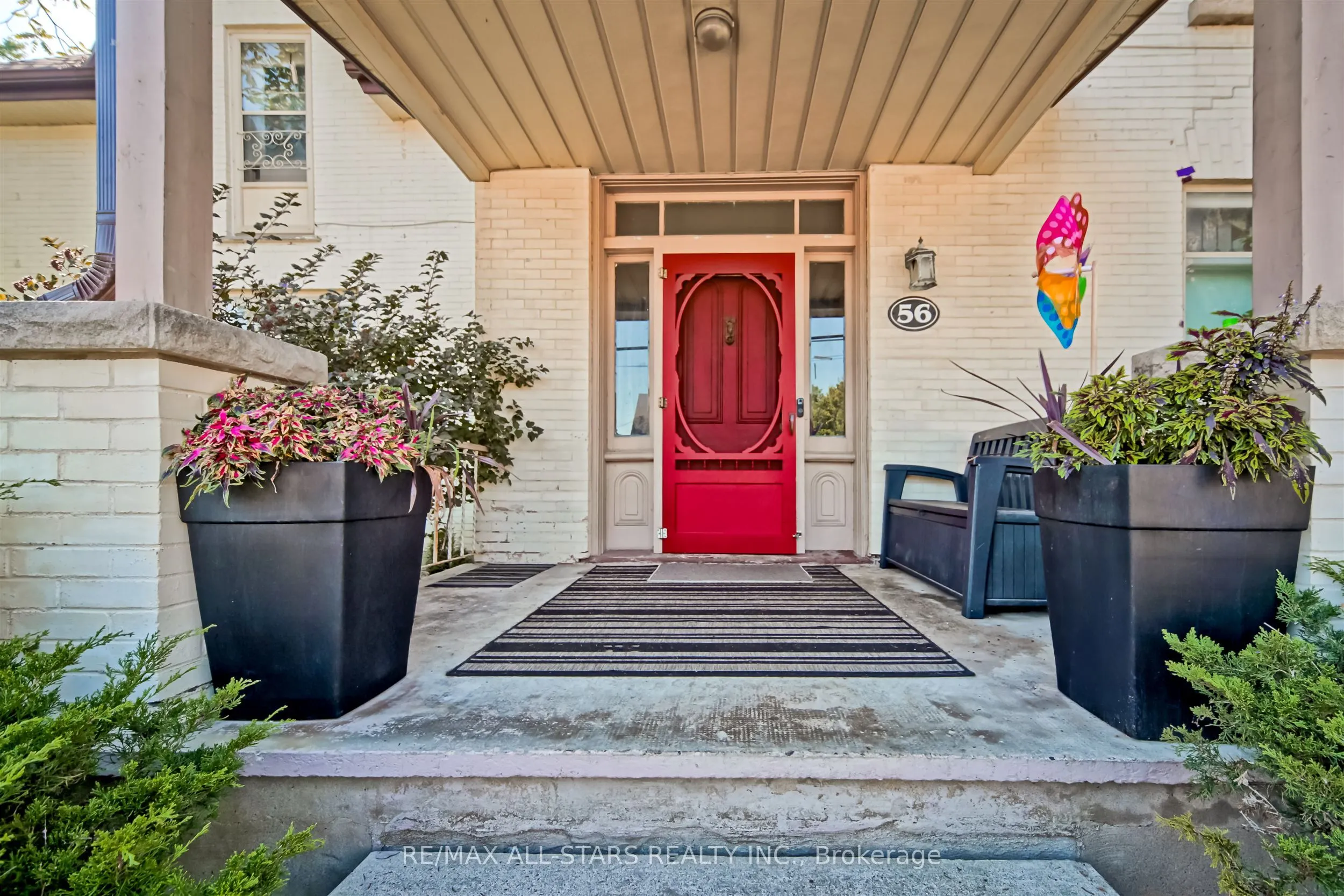 56 Brock Street E