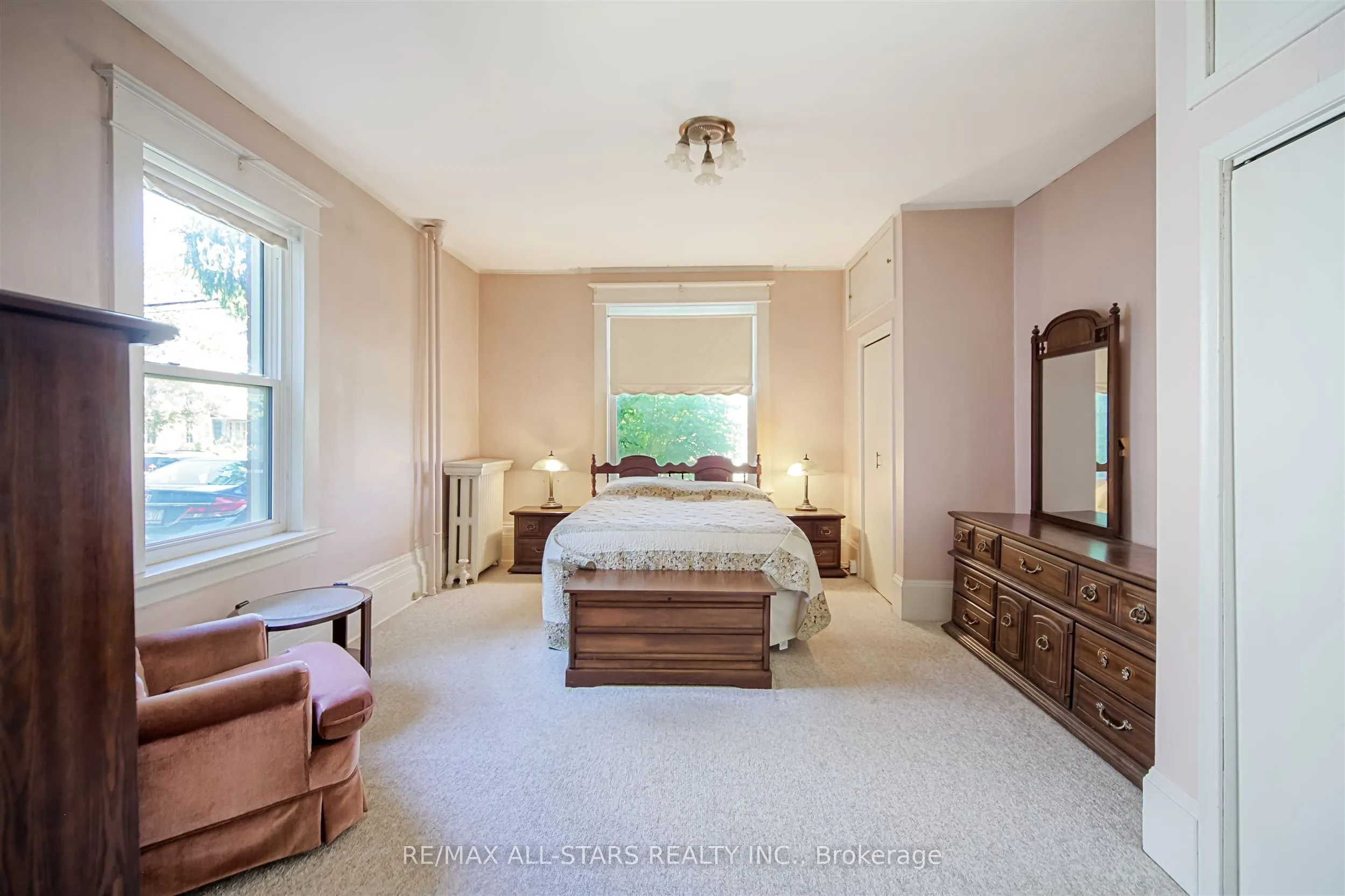 56 Brock Street E
