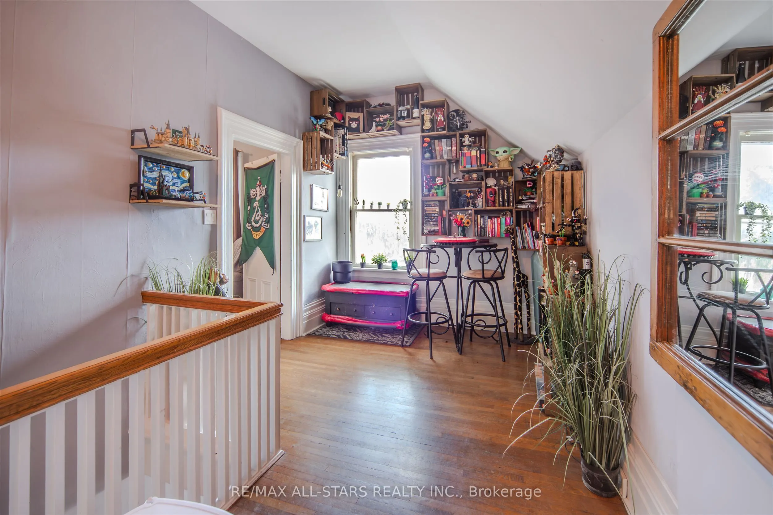 56 Brock Street E