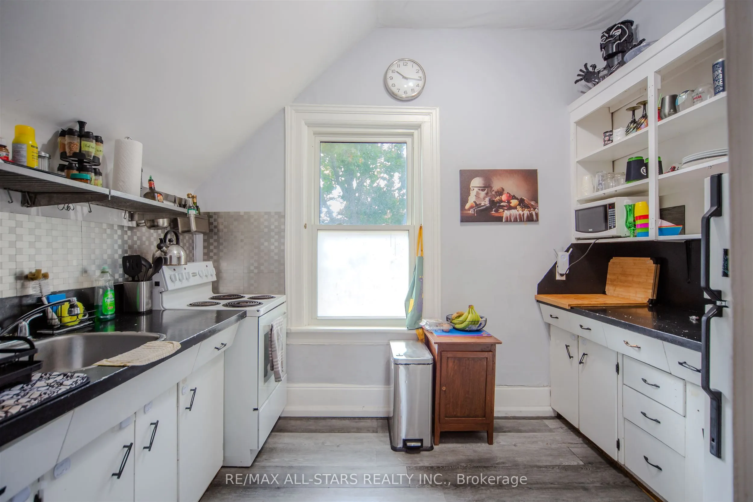 56 Brock Street E