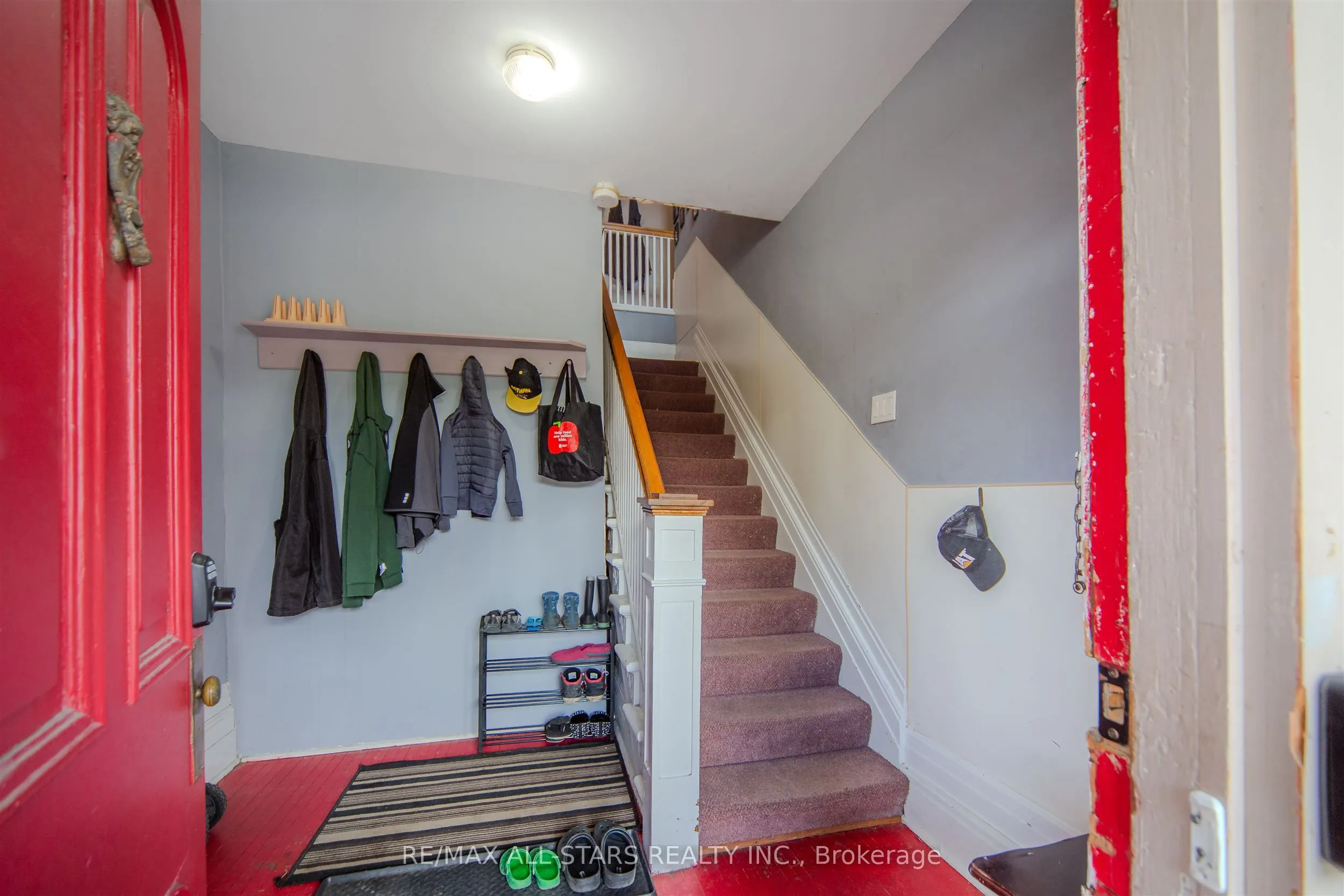 56 Brock Street E