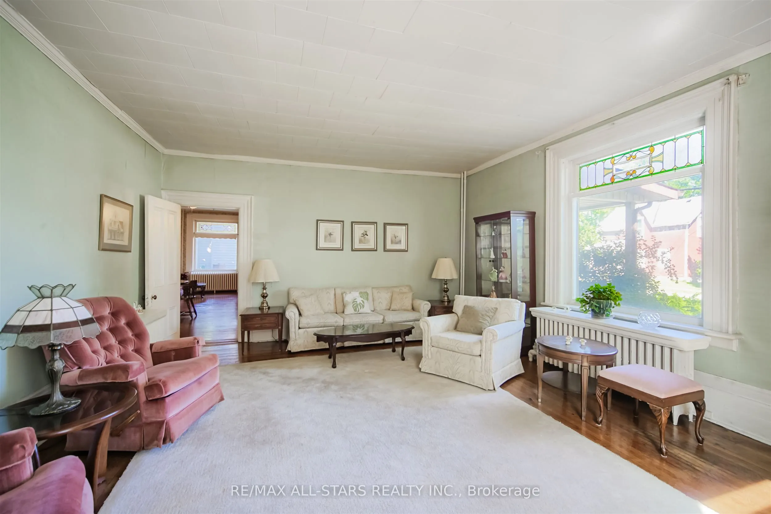 56 Brock Street E