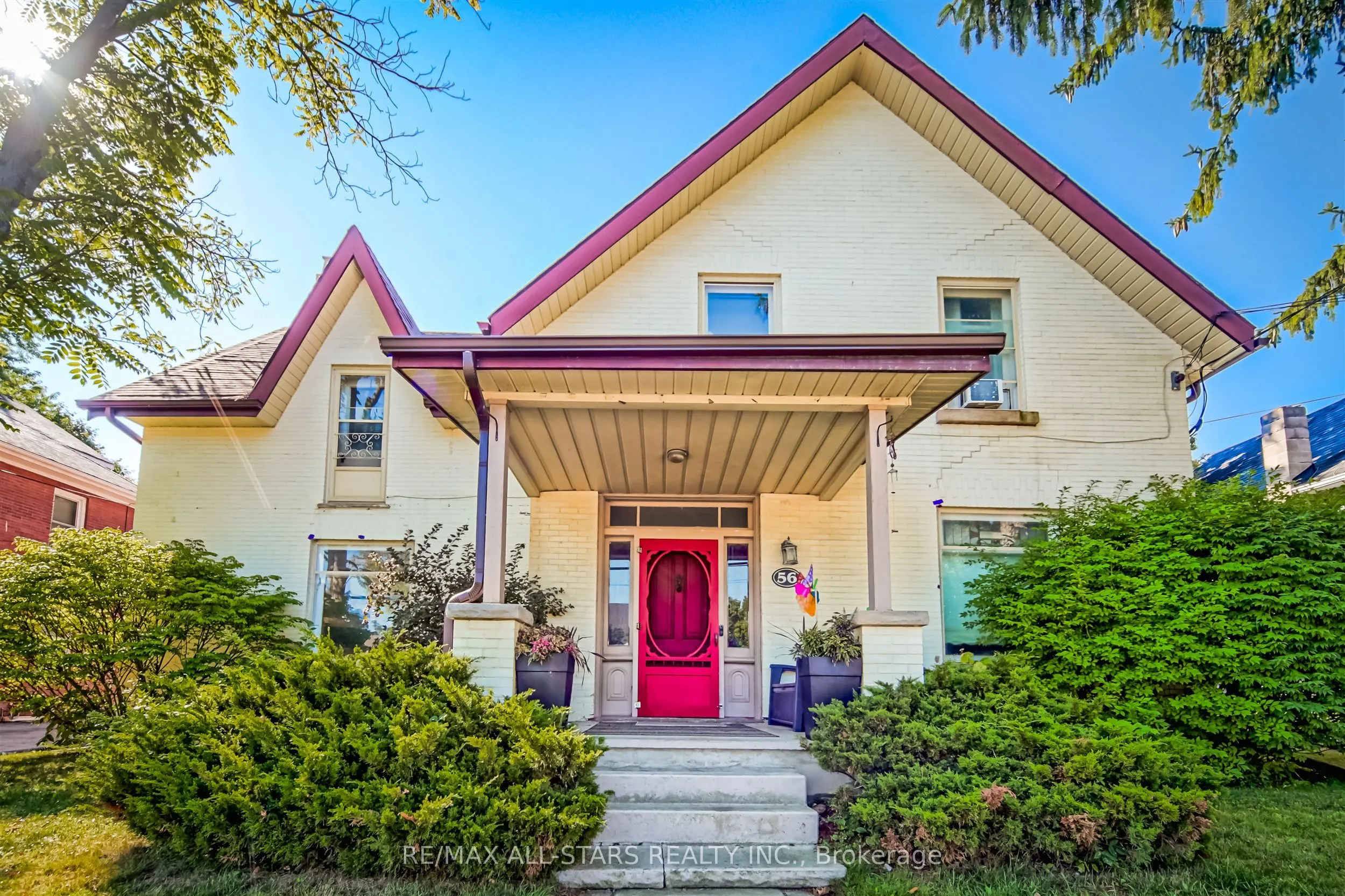 56 Brock Street E