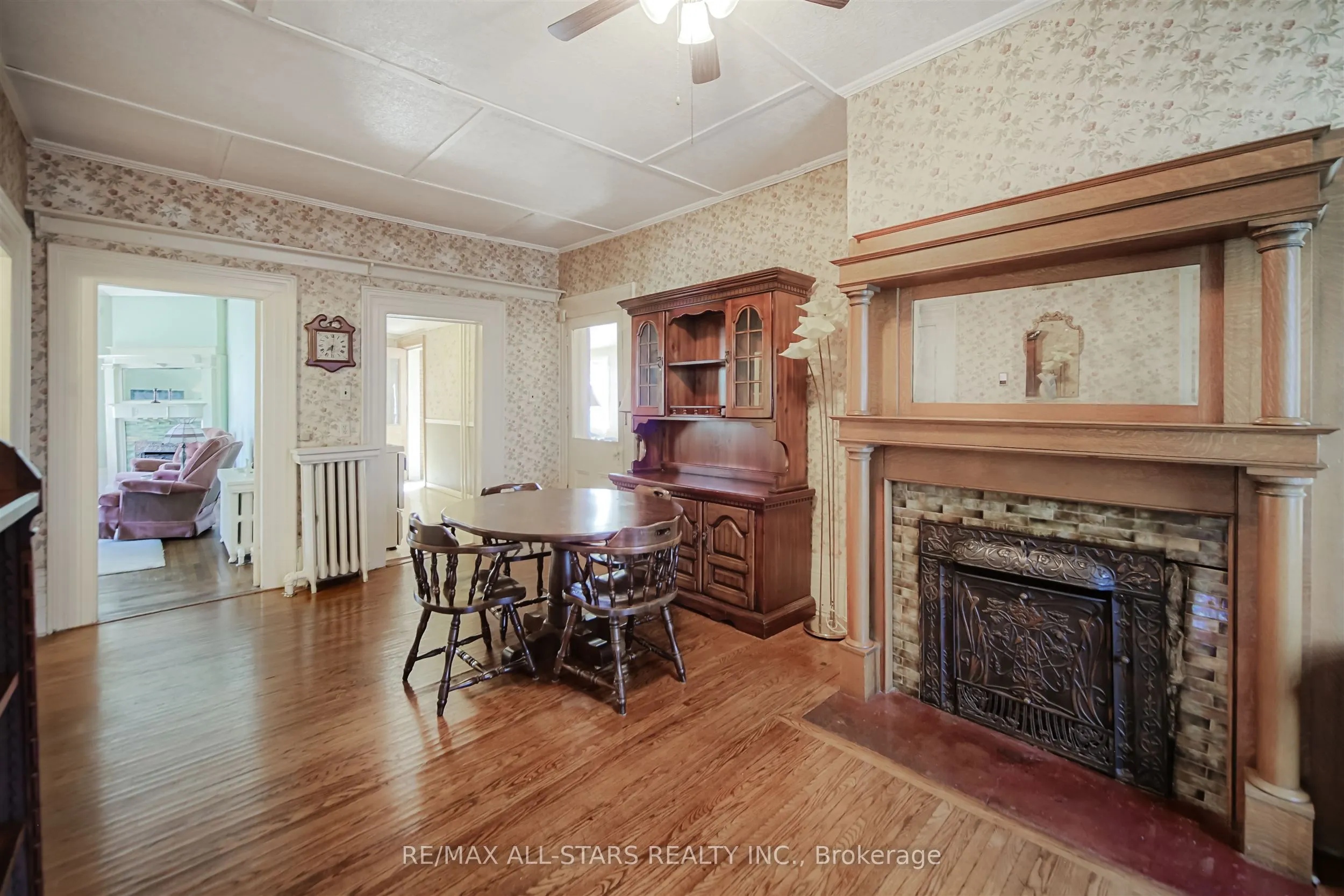 56 Brock Street E