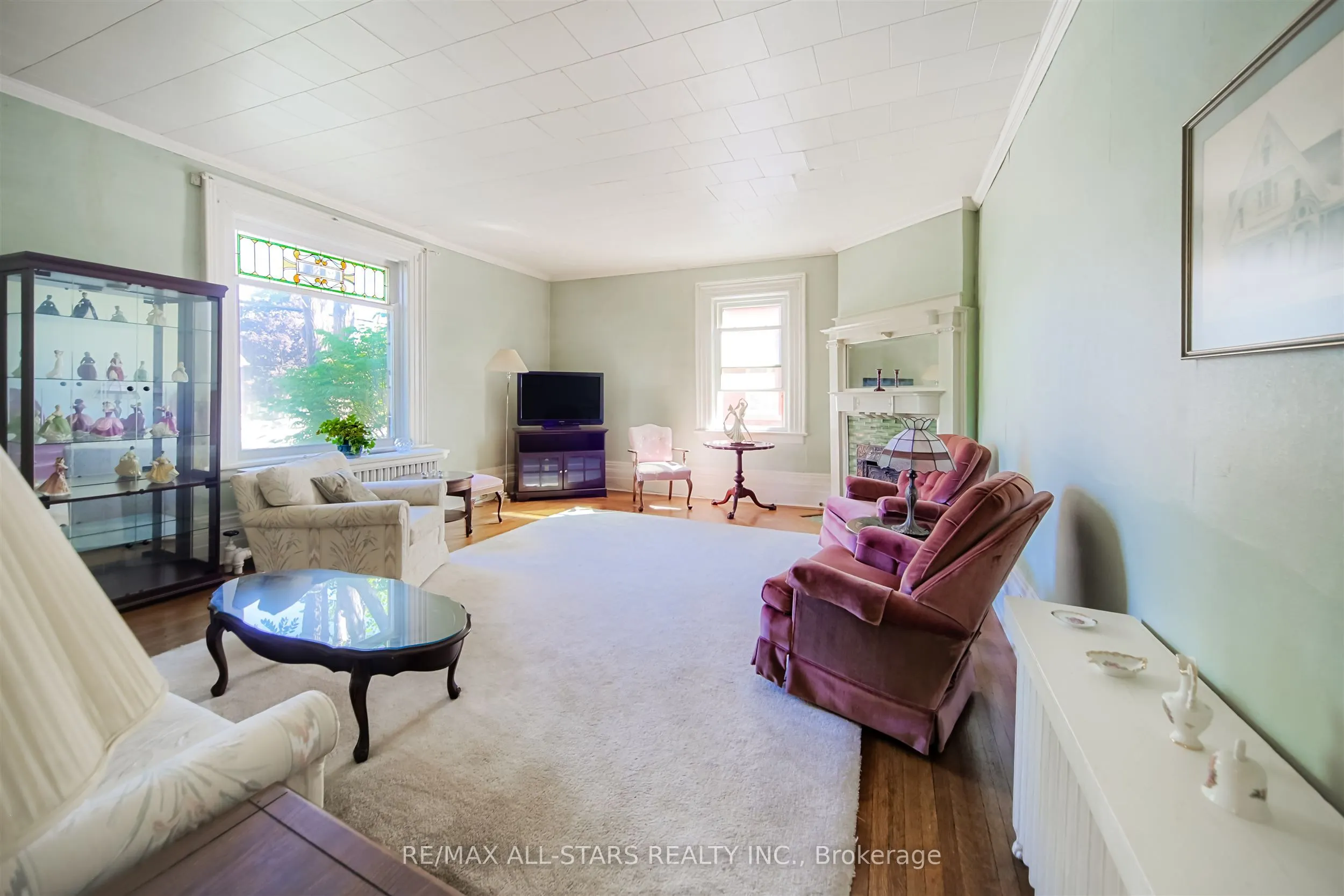 56 Brock Street E
