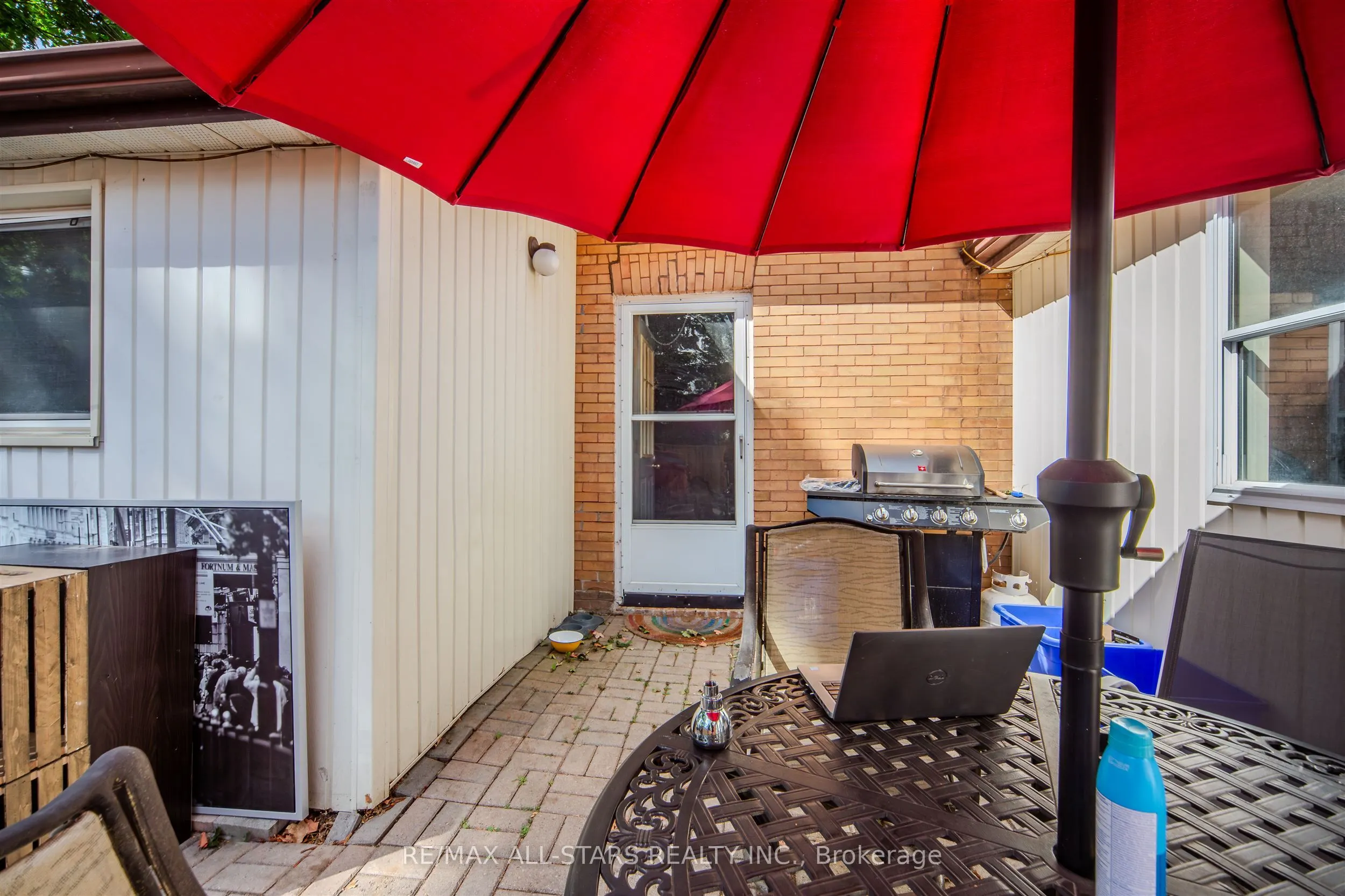 56 Brock Street E